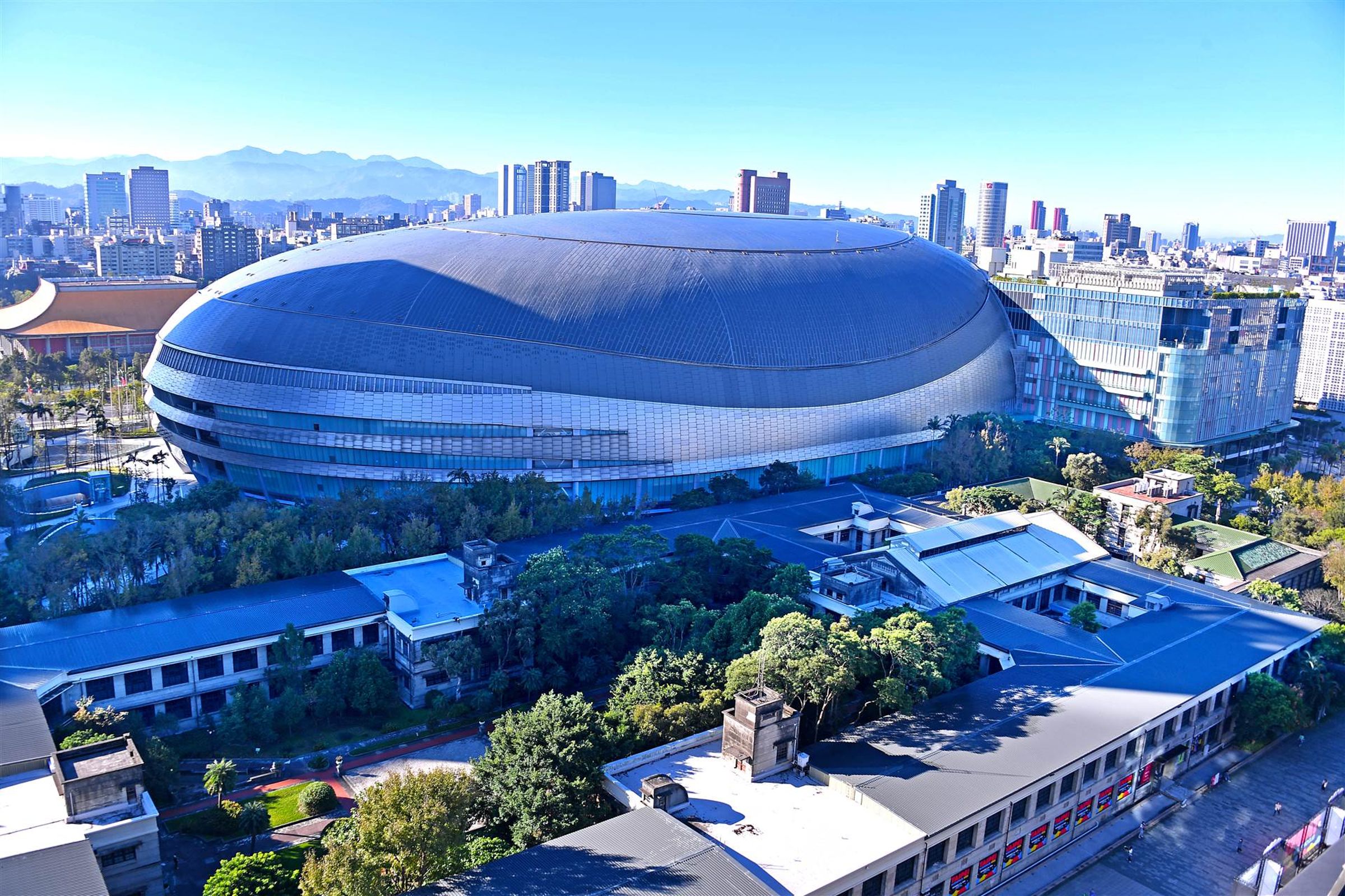 臺北大巨蛋不僅是新地標、國內指標性室內體育場館，也帶起臺北市演唱會經濟旋風。