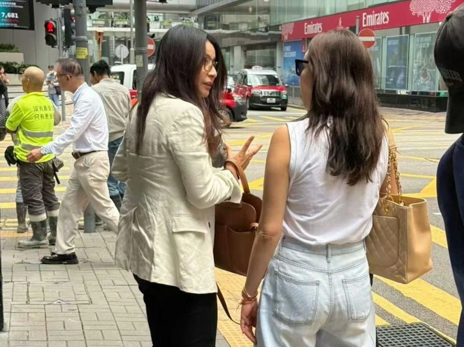「千億少奶」拎20萬愛馬仕被捕獲!衣服皺巴巴竟遭酸「裝親民」 網揭真面目嗆:她不用裝