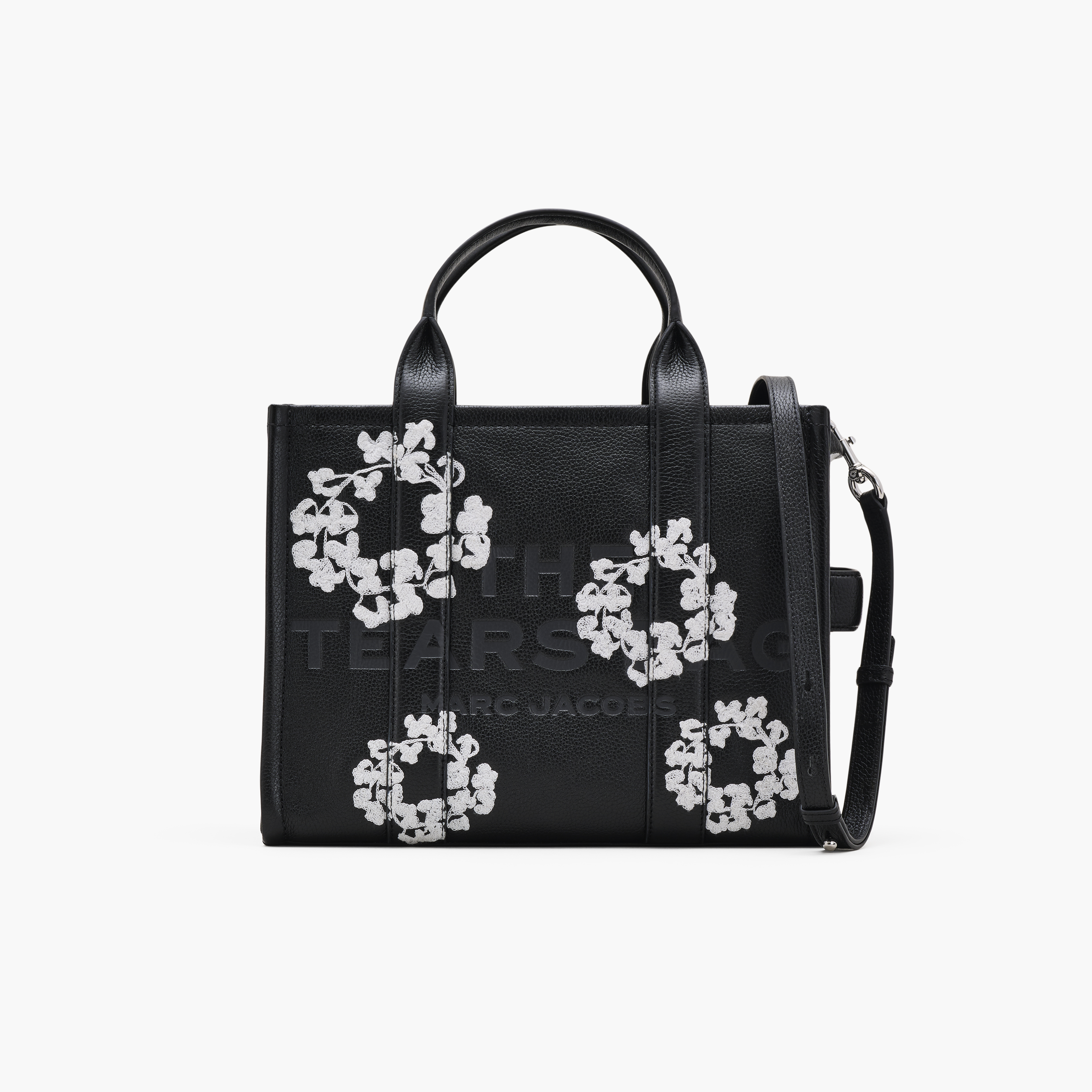 MARC JACOBS X DENIM TEARS 40週年聯名托特包(中號)。NT$21,800(美之心提供)