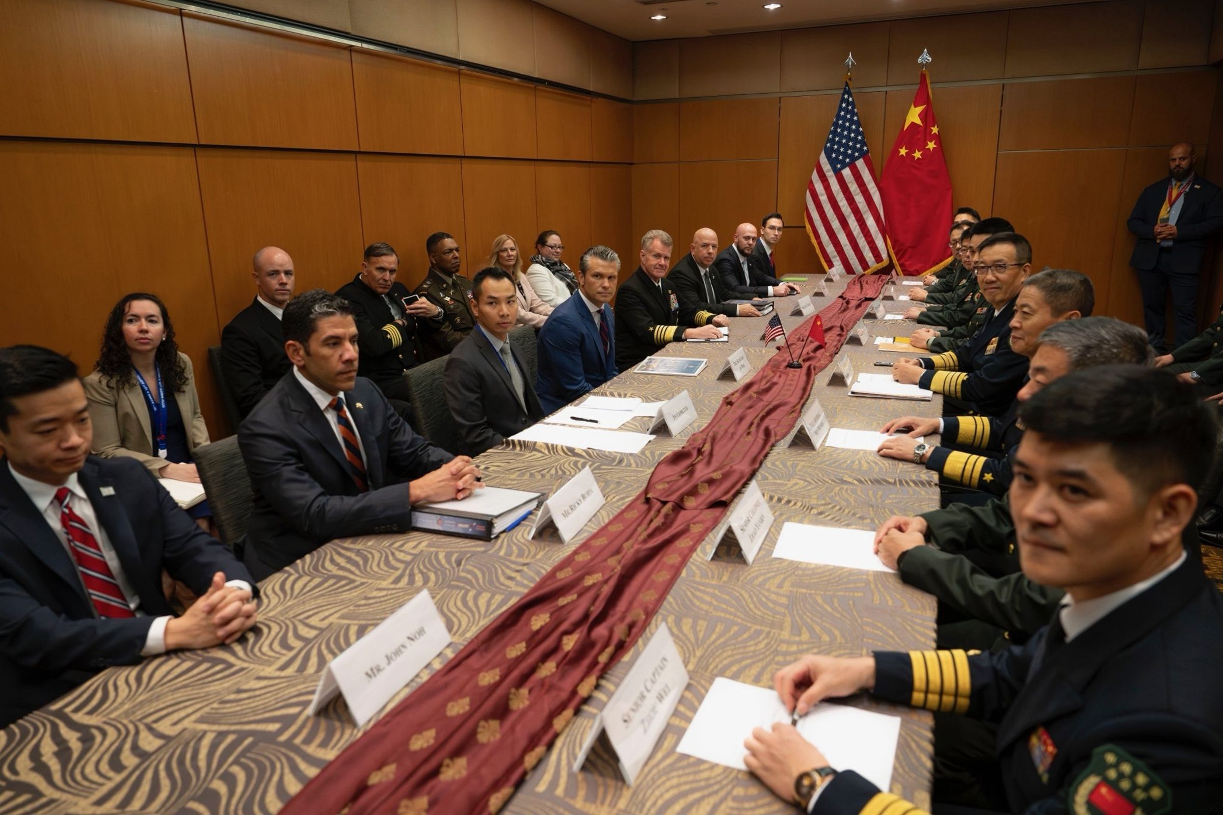 美國國防部長赫格塞斯今與中國國防部長董軍舉行會談。（翻攝自@SecWar X）