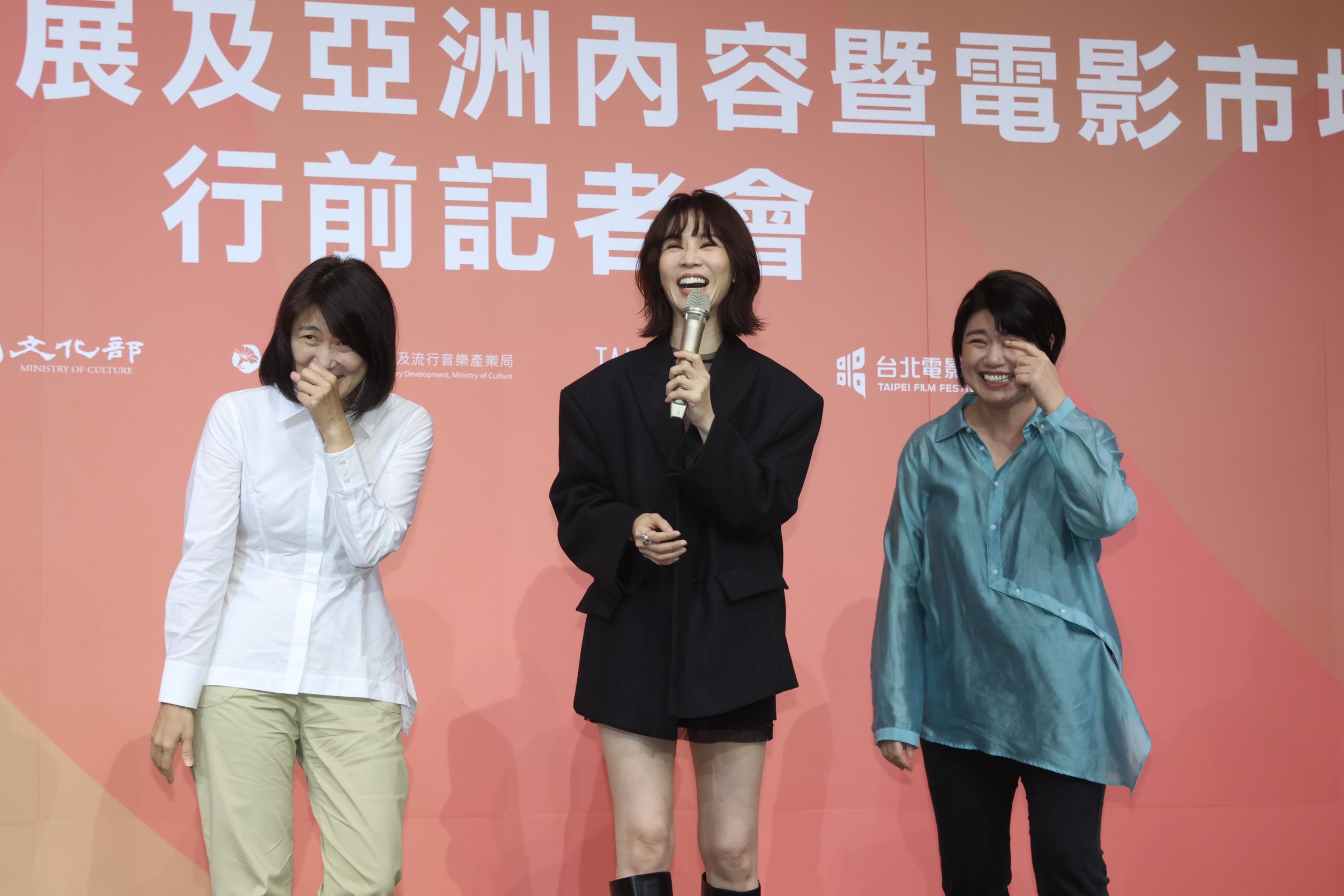 《俗女養成記》黃金組合嚴藝文與謝盈萱再次合作新劇《影后》，將在釜山影展亮相。