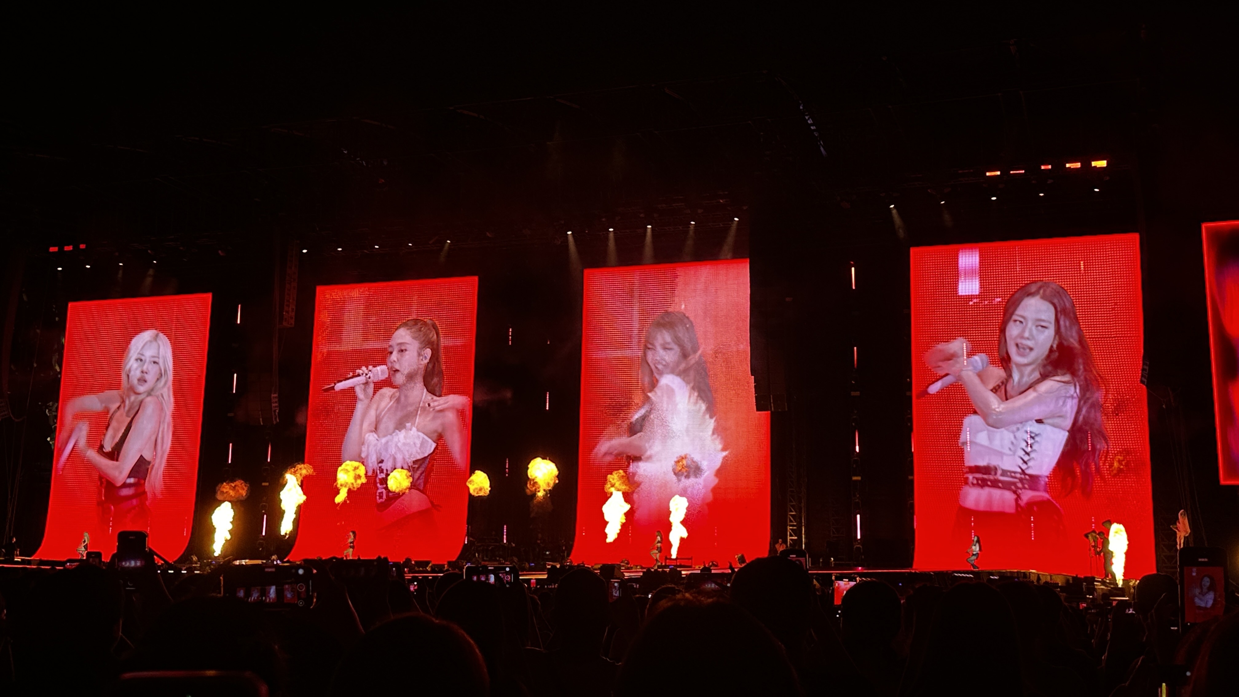 BLACKPINK上週末在高雄世運主場館完成兩天演唱會。（讀者提供）