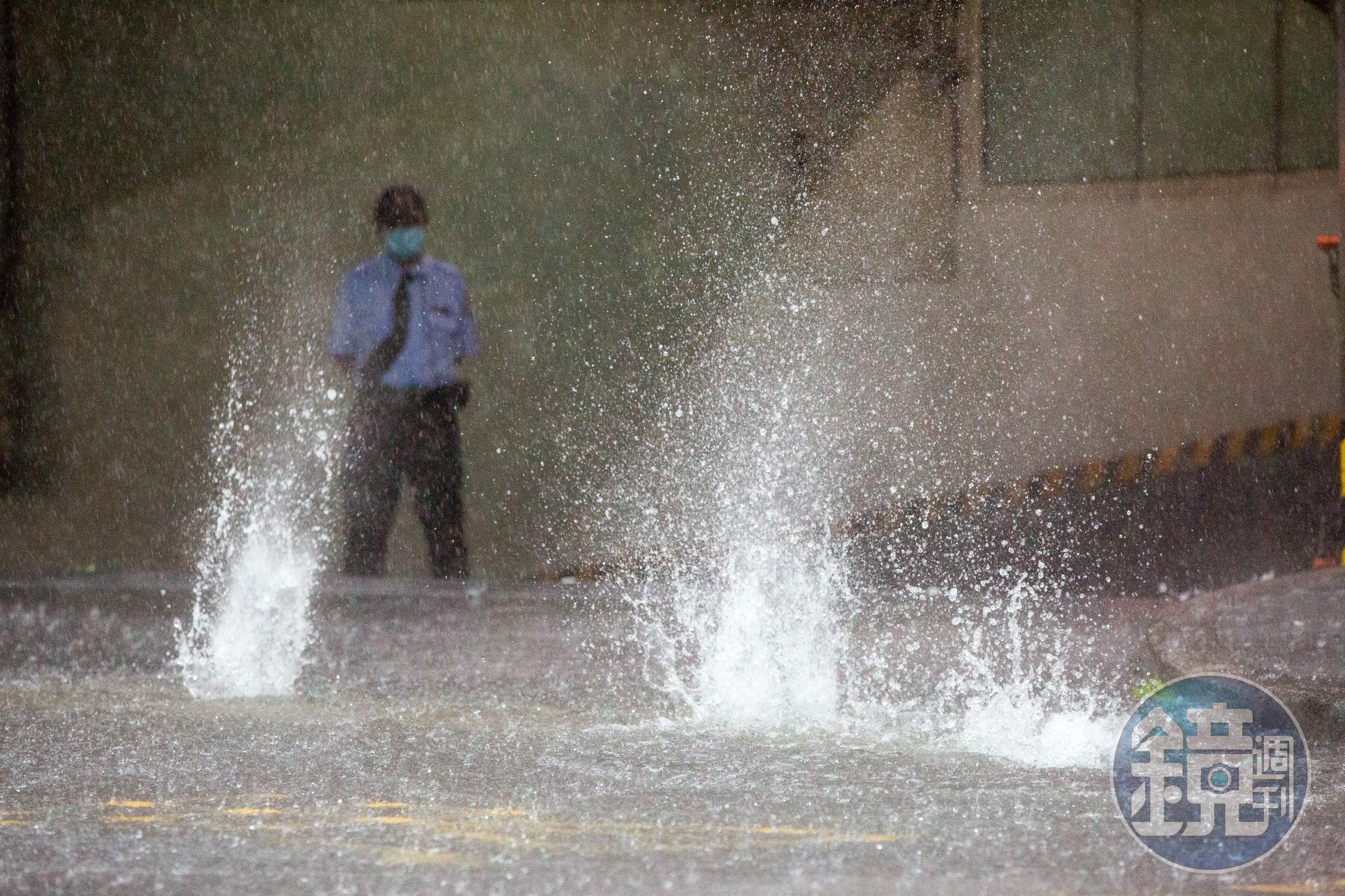 中央氣象署稍早針對20縣市發布豪雨、大雨特報。（本刊資料照）