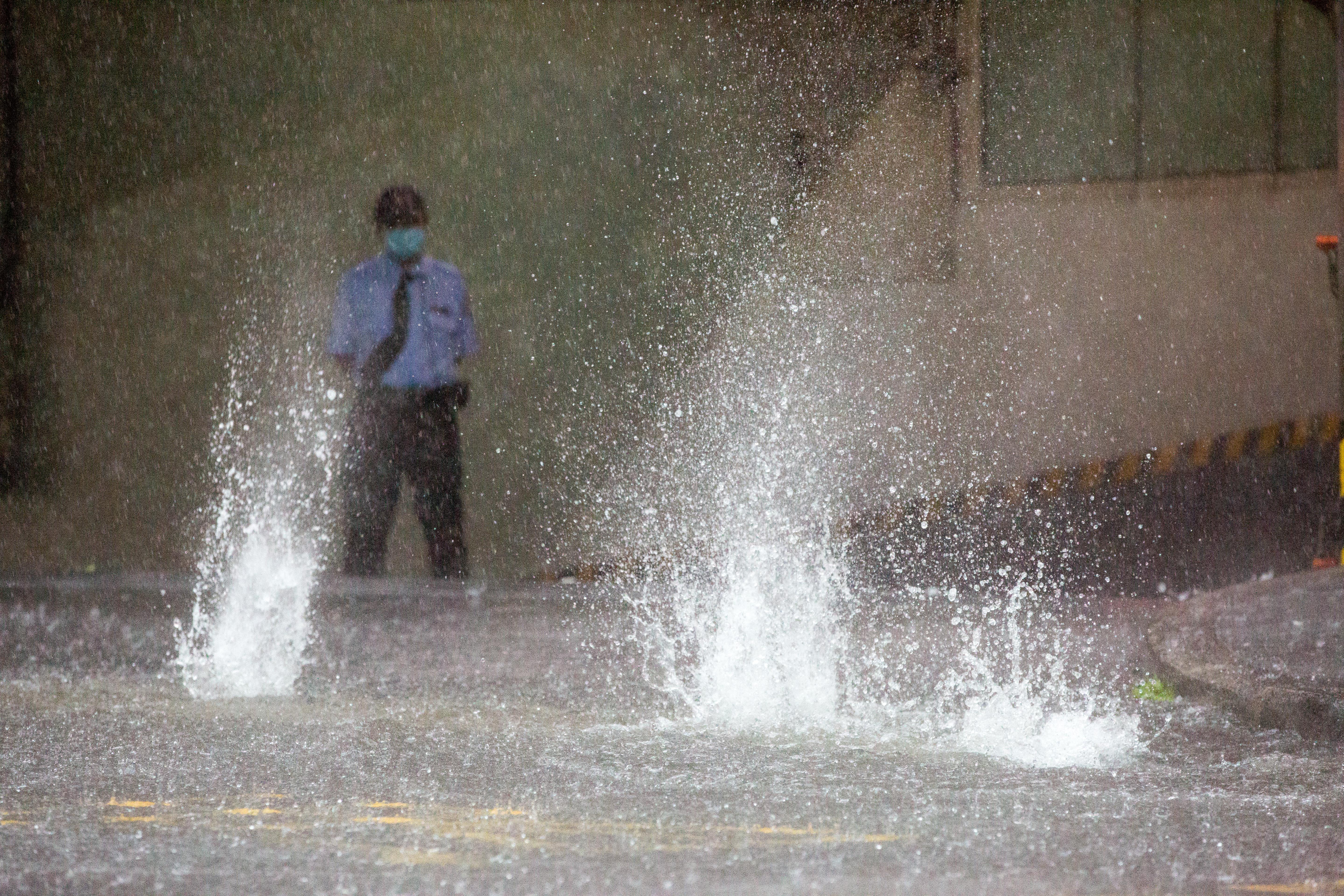 中央氣象署稍早針對20縣市發布豪雨、大雨特報。（本刊資料照）