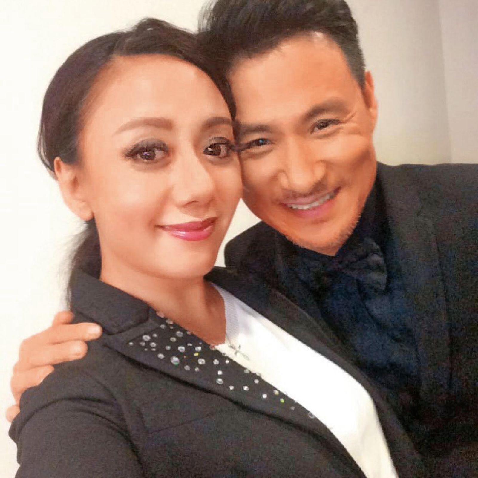 高慧君（左）曾因和張學友（右）合唱〈你最珍貴〉一炮而紅，招牌就是靈動大眼。（翻攝自高慧君臉書）