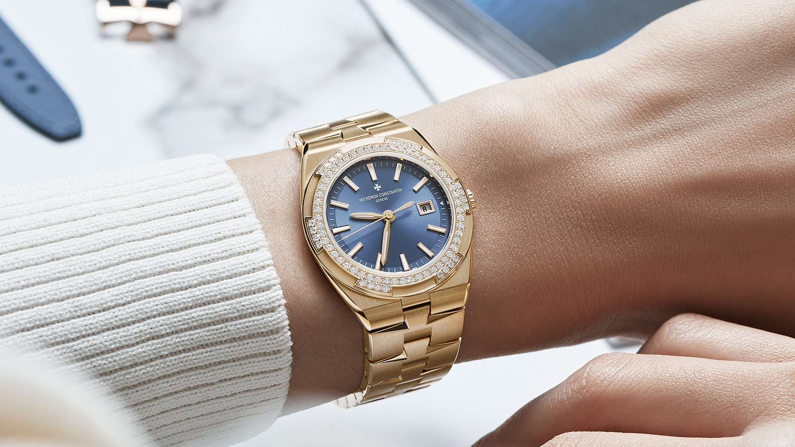 VACHERON CONSTANTIN Overseas Quartz 33mm,定價NT$1,640,000。