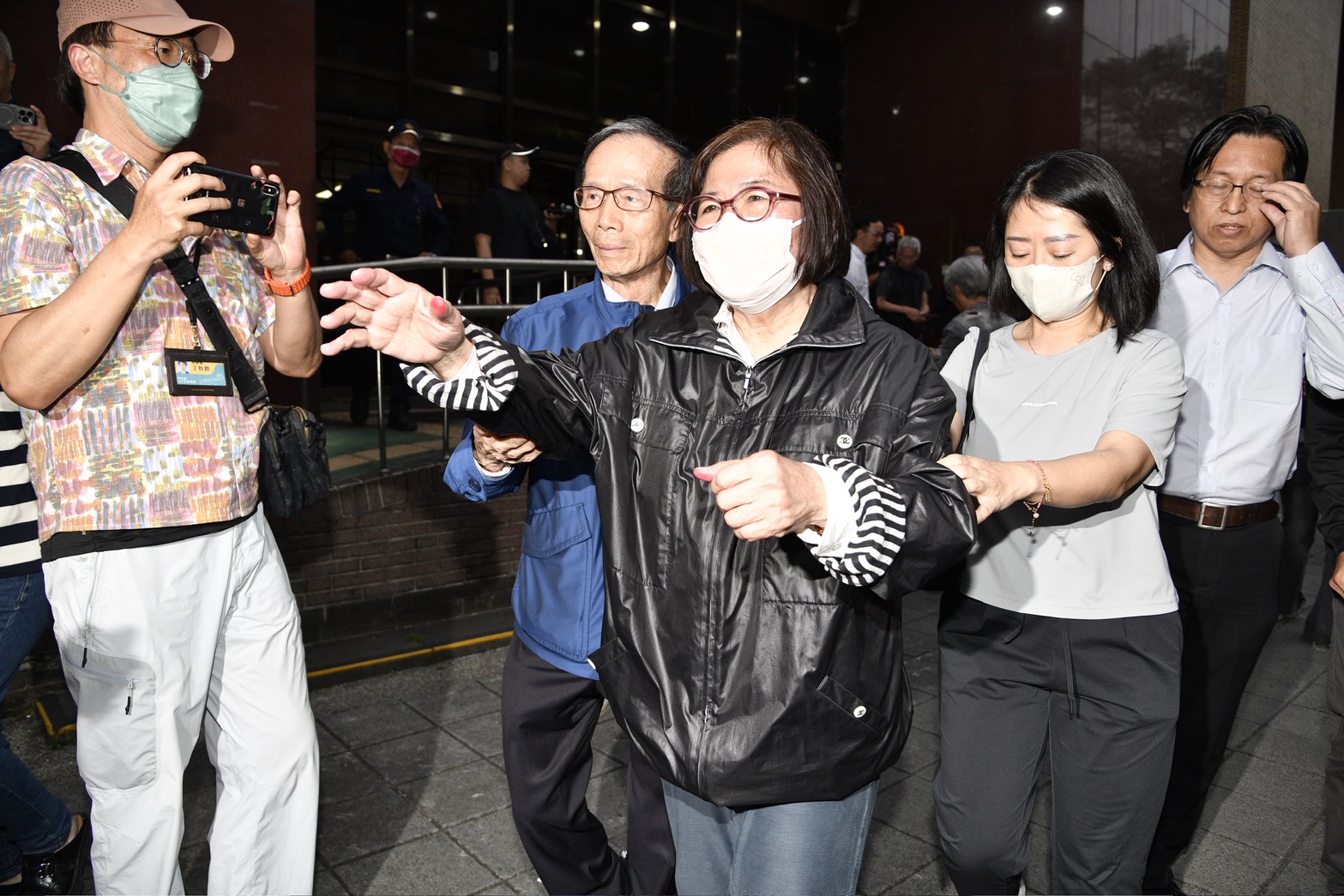 高院今天裁定，黃呂錦茹維持羈押禁見裁定，且不得再抗告。（鏡報新聞網提供）