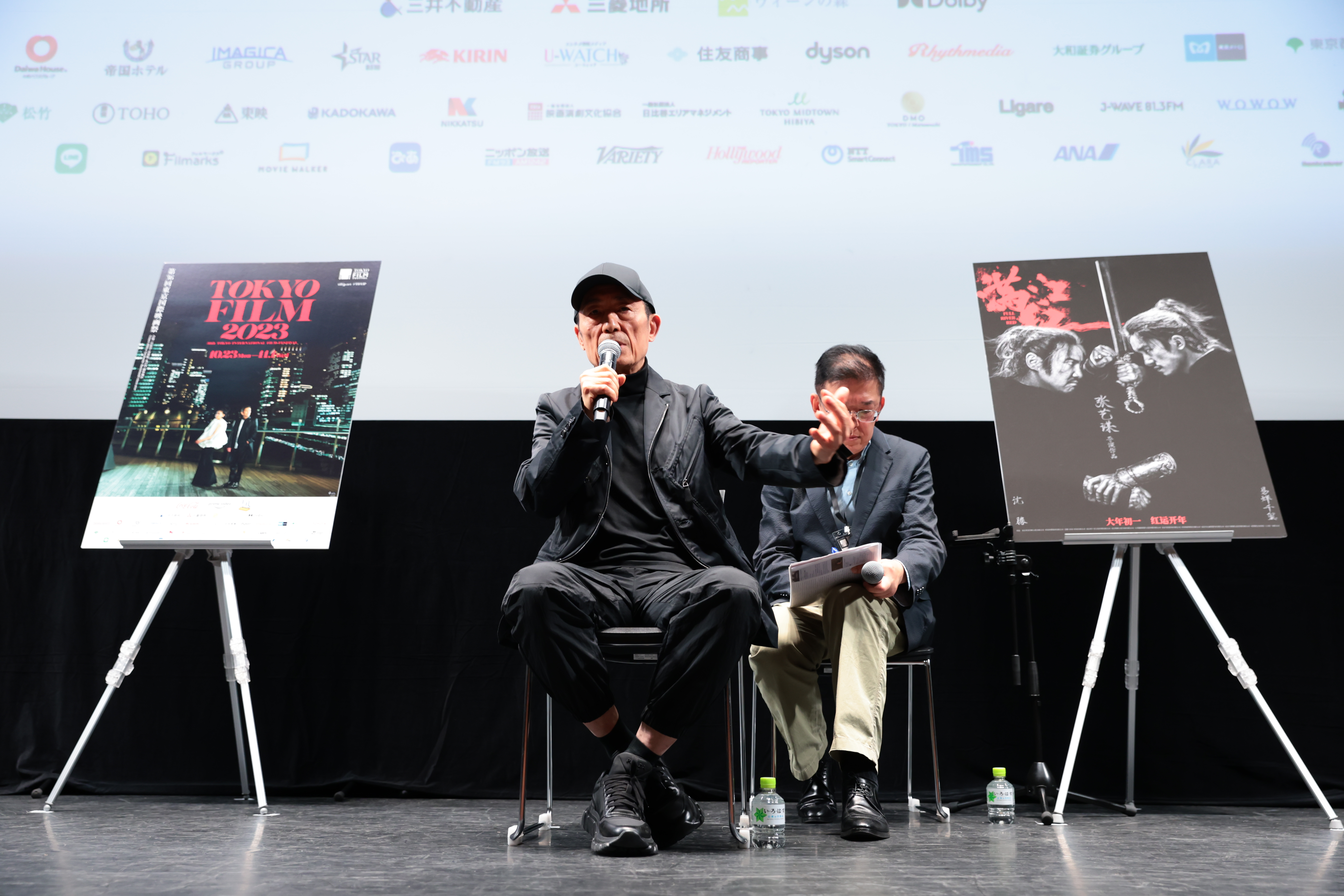 張藝謀執導新片《滿江紅》昨在東京影展放映,他也出席與影迷互動。(東京國際影展提供)