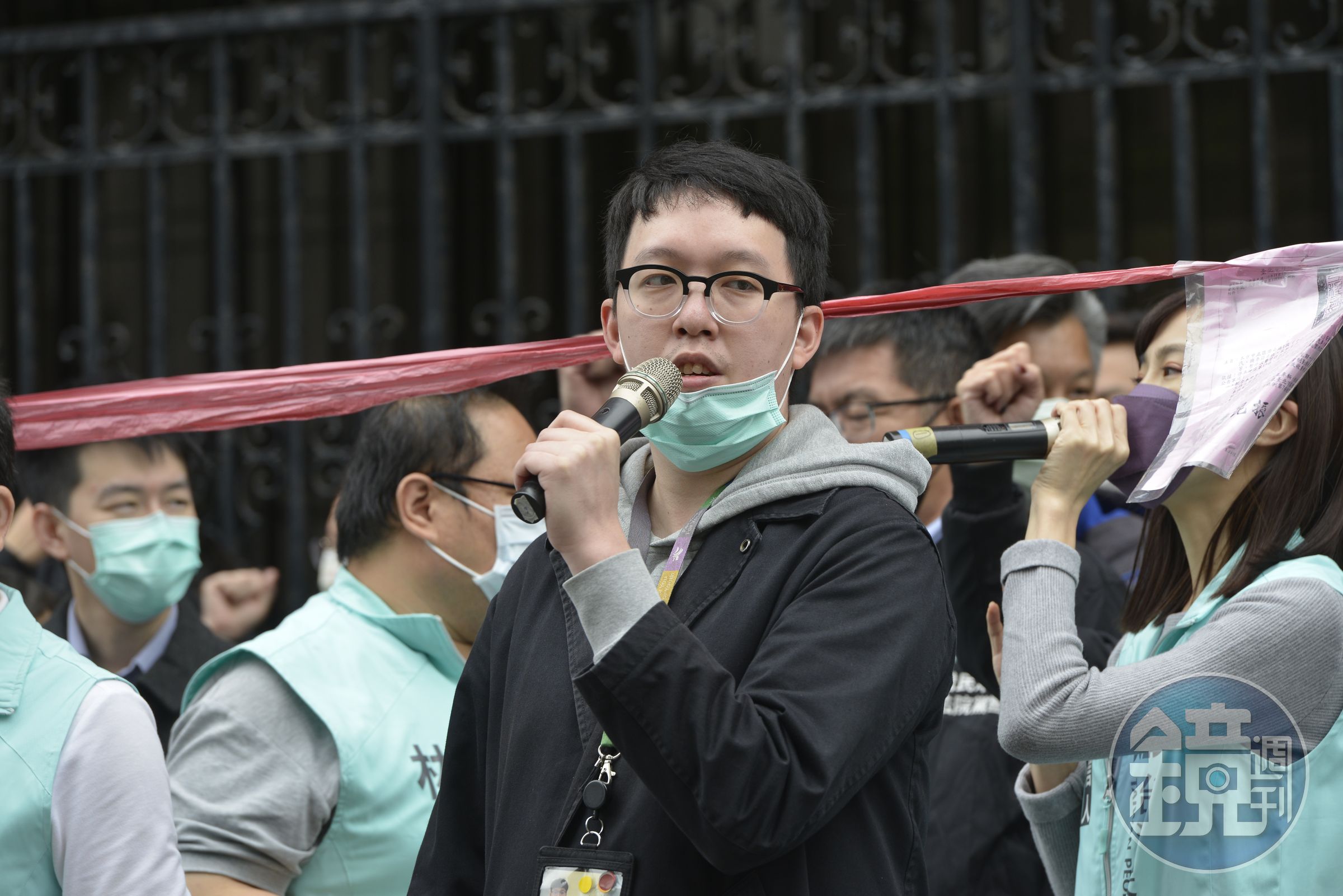被酸民轟靠轉當柯黑賺錢，柯昱安宣布捐出通告費，並酸「我沒有柯文哲這麼缺錢」。（本刊資料照）