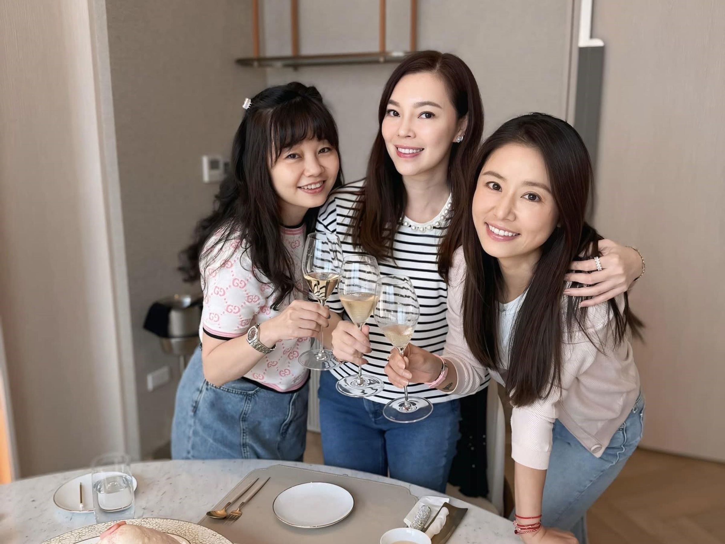 曾馨瑩(中)與林心如(右)、黃珏萍聚會,提前過生日。(翻攝en0530 IG)