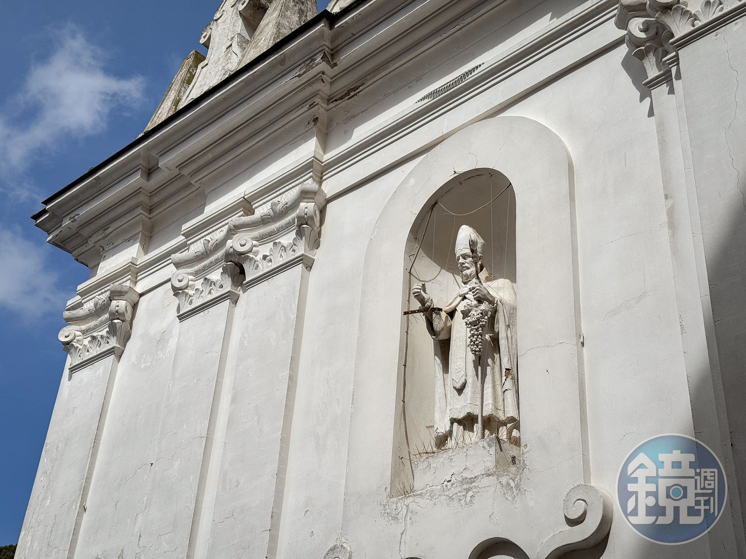 聖史蒂芬諾教堂（The Church of Santo Stefano）是島上最古老的兩座教堂之一，外牆上有許多雕塑。