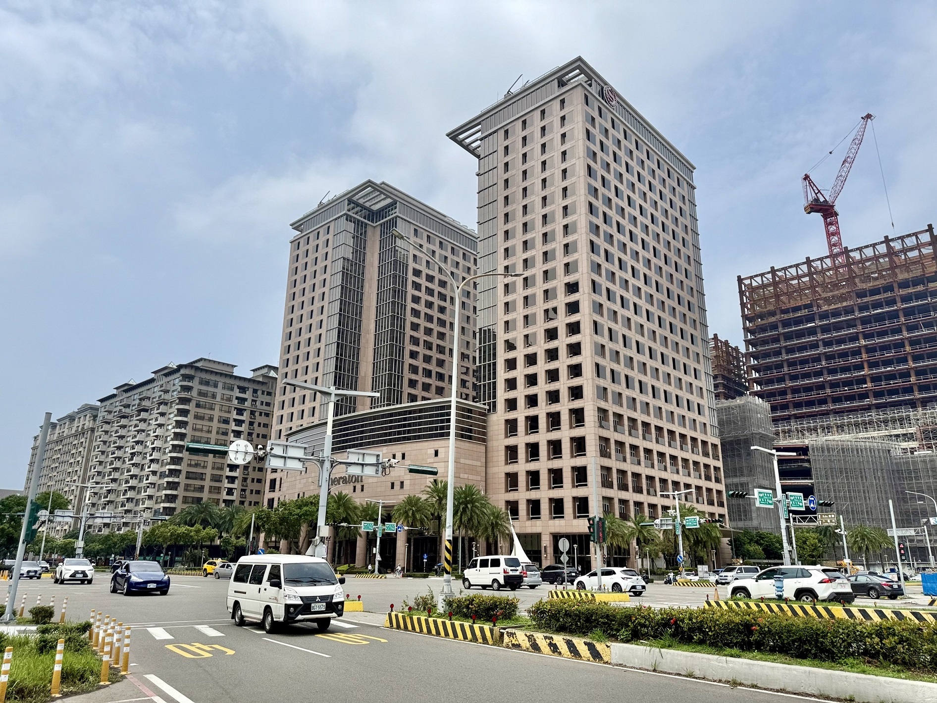 信義房屋竹北縣三店專案經理吳亘茵表示，品牌建商的到來象徵區域建案品質邁向新高，也將改變在地市場結構，帶動高端住宅市場的發展。（信義房屋提供）