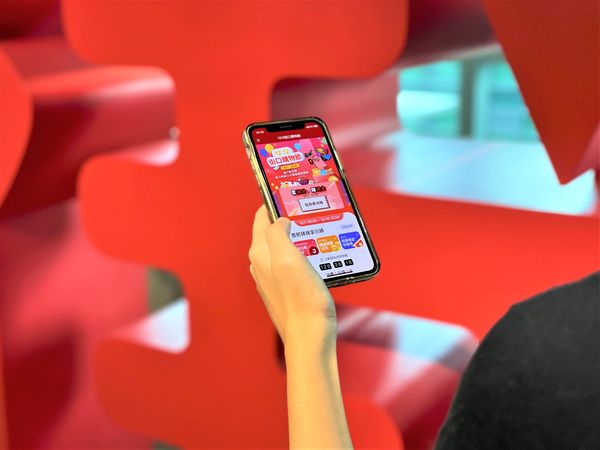 各大通路陸續恢復街口付款功能,用戶再度回歸熟悉的掃碼付款。此外,金管會也強調用戶資金設有信託專戶管理,與母公司財務切割,資安無虞。(街口提供)