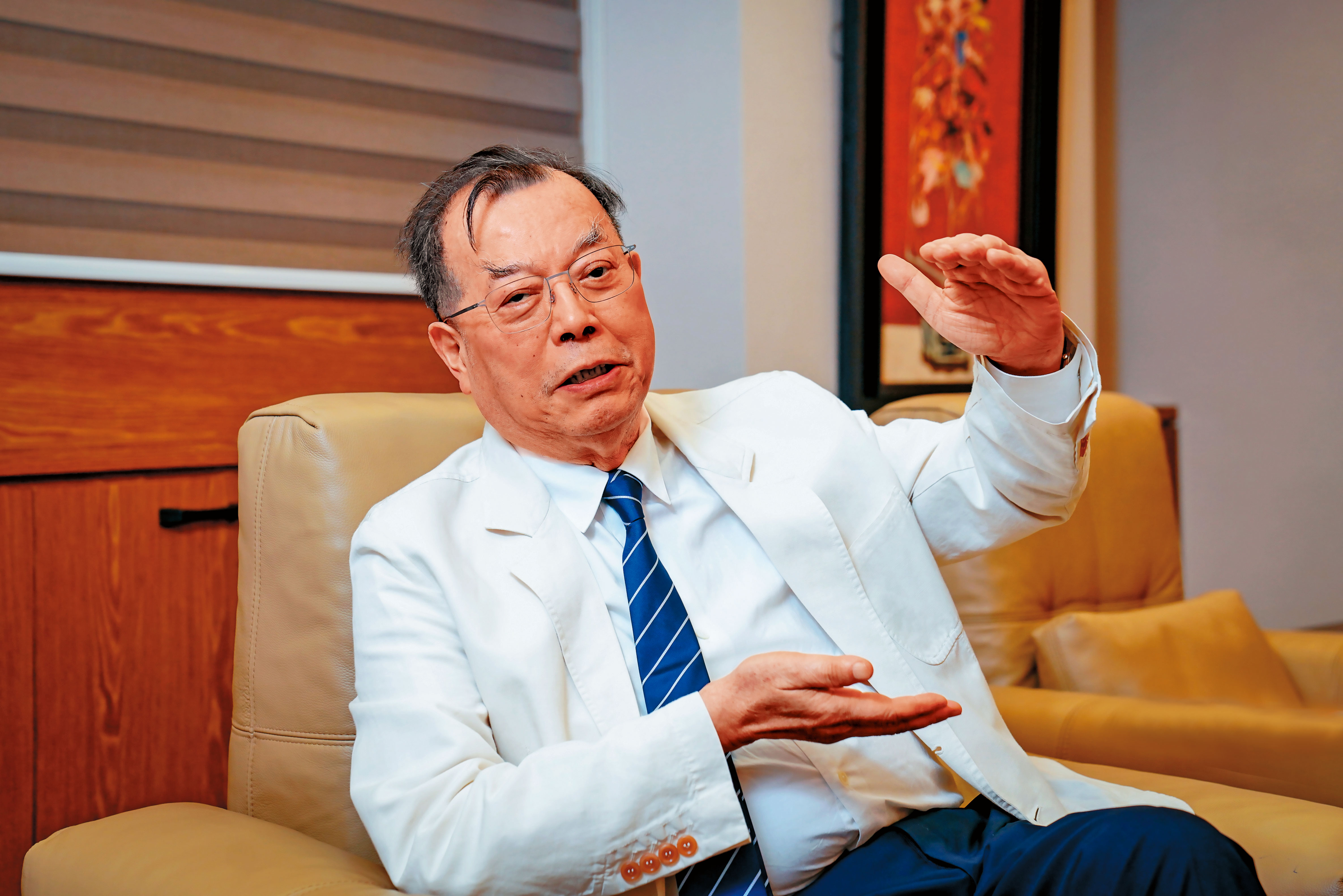 談到台積電董事繼任人選問題，力晶集團董事長黃崇仁認為，應儘速培養全方位人才。