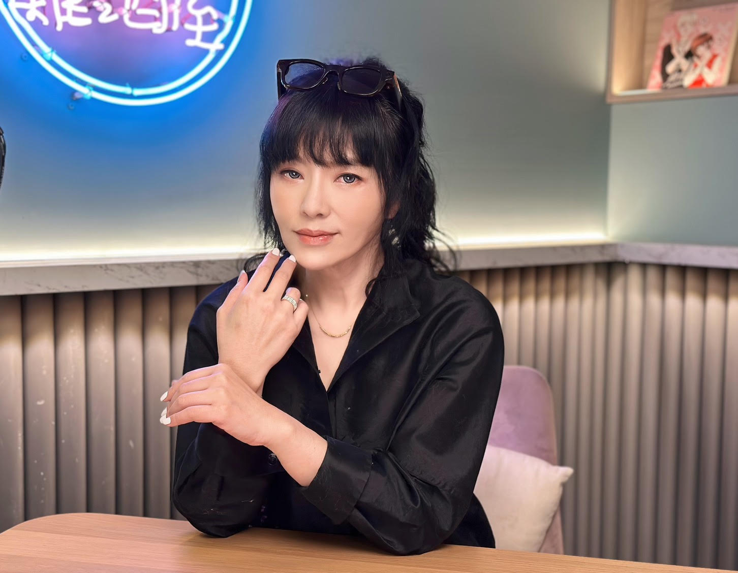 唐綺陽配戴周大福首飾，展現百搭質感魅力。（大慕影藝提供）