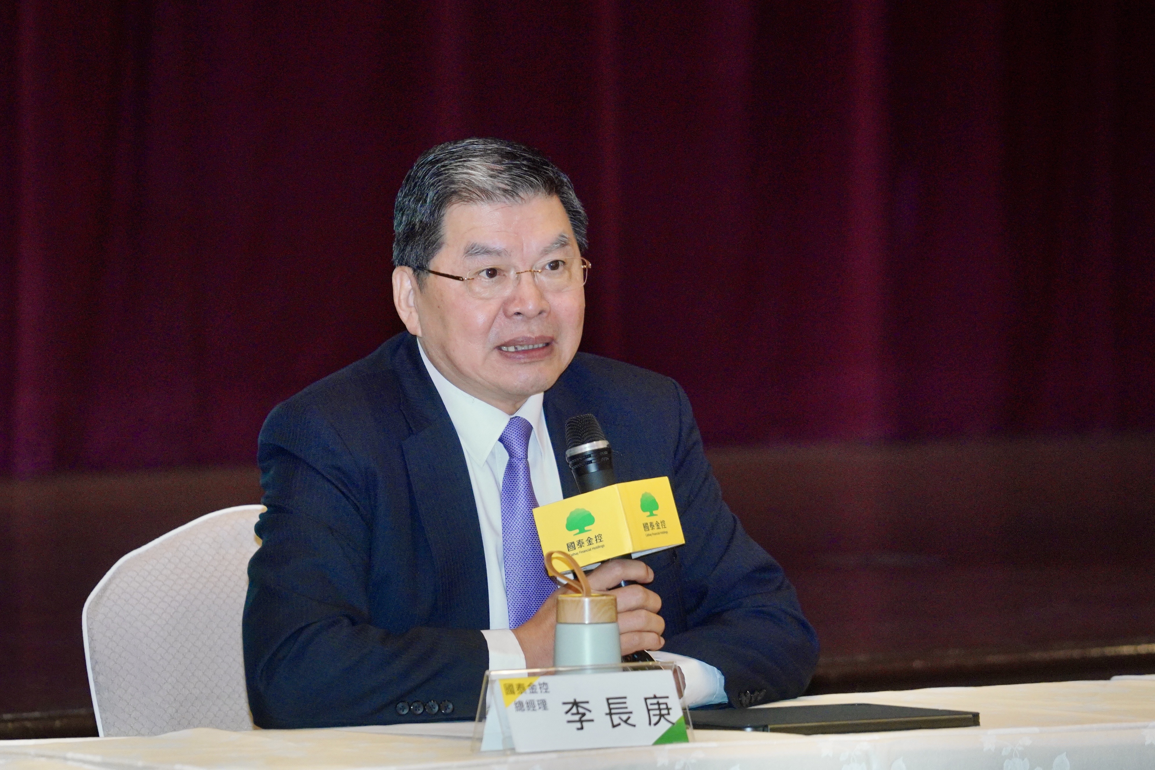 國泰金總經理李長庚表示，明年若要擴張版圖，會以人壽之外標的為主。