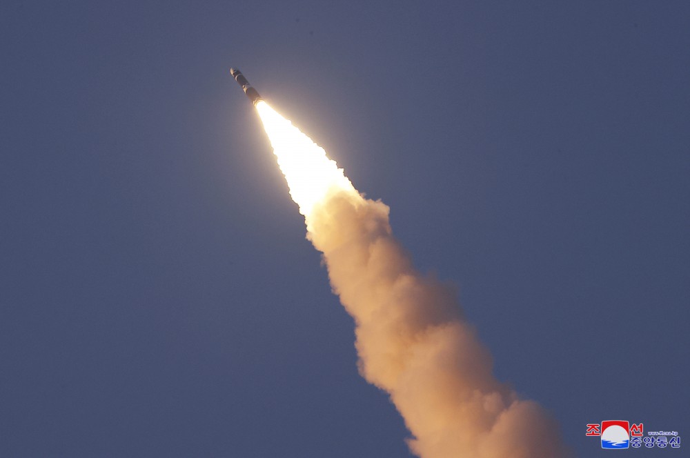  圖為日前北韓試射洲際彈道飛彈。（翻攝自《朝中社》）