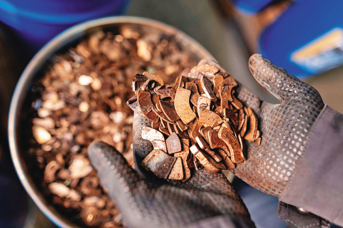 有「工業味精」之稱的稀土金屬已被各國視為重要戰略物資,紛紛透過回收技術,自行提高供給。(翻攝Heraeus官網)