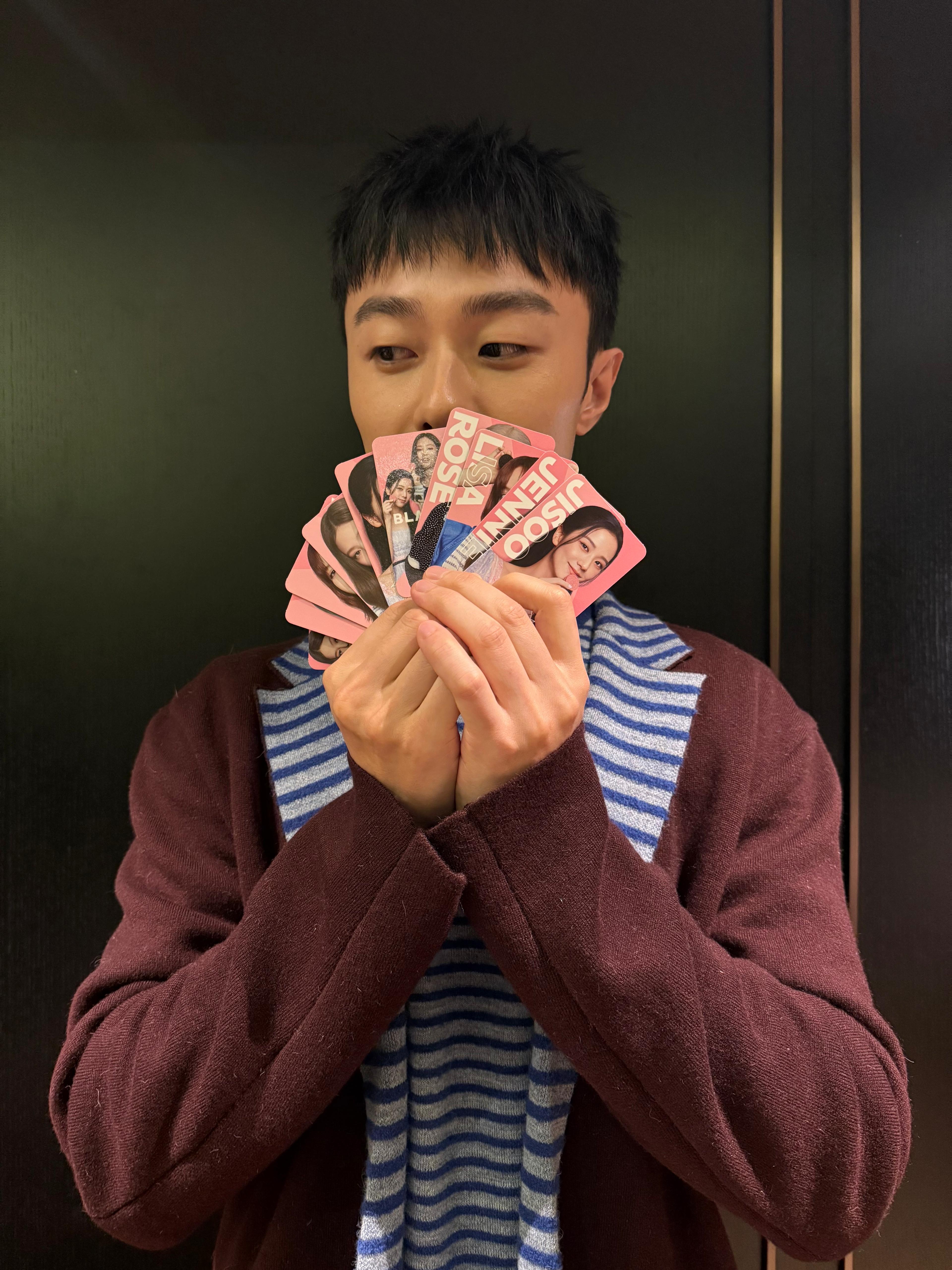 施柏宇上一部電影 《夏日最後的祕密》在韓國上映，他與導演邱晧洲、女主角程予希赴韓宣傳。（施柏宇工作室提供）