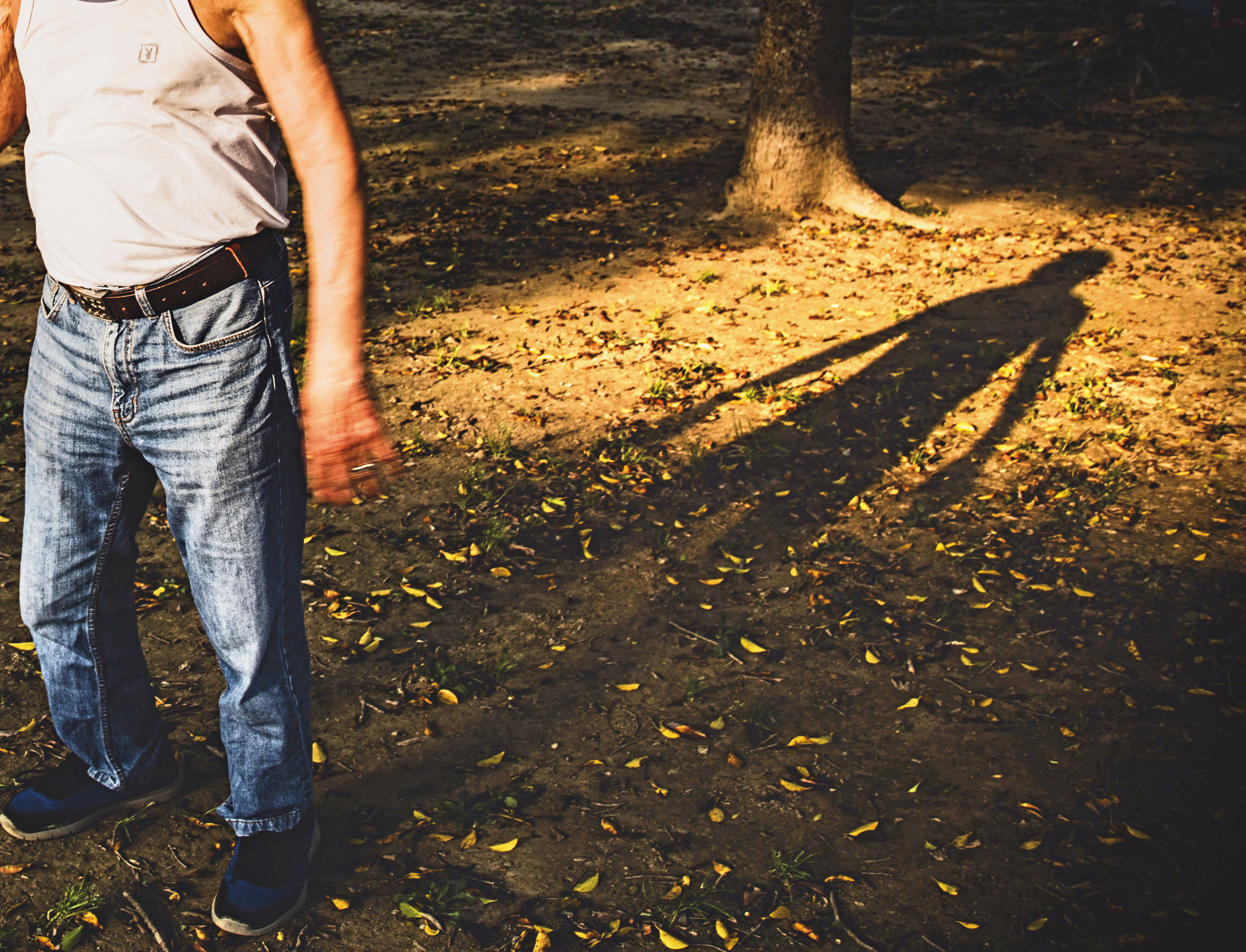 早從日治時期留存至今的往生互助會，曾是許多鄰里間喪葬協助的網絡，如今卻潛藏財務風暴。