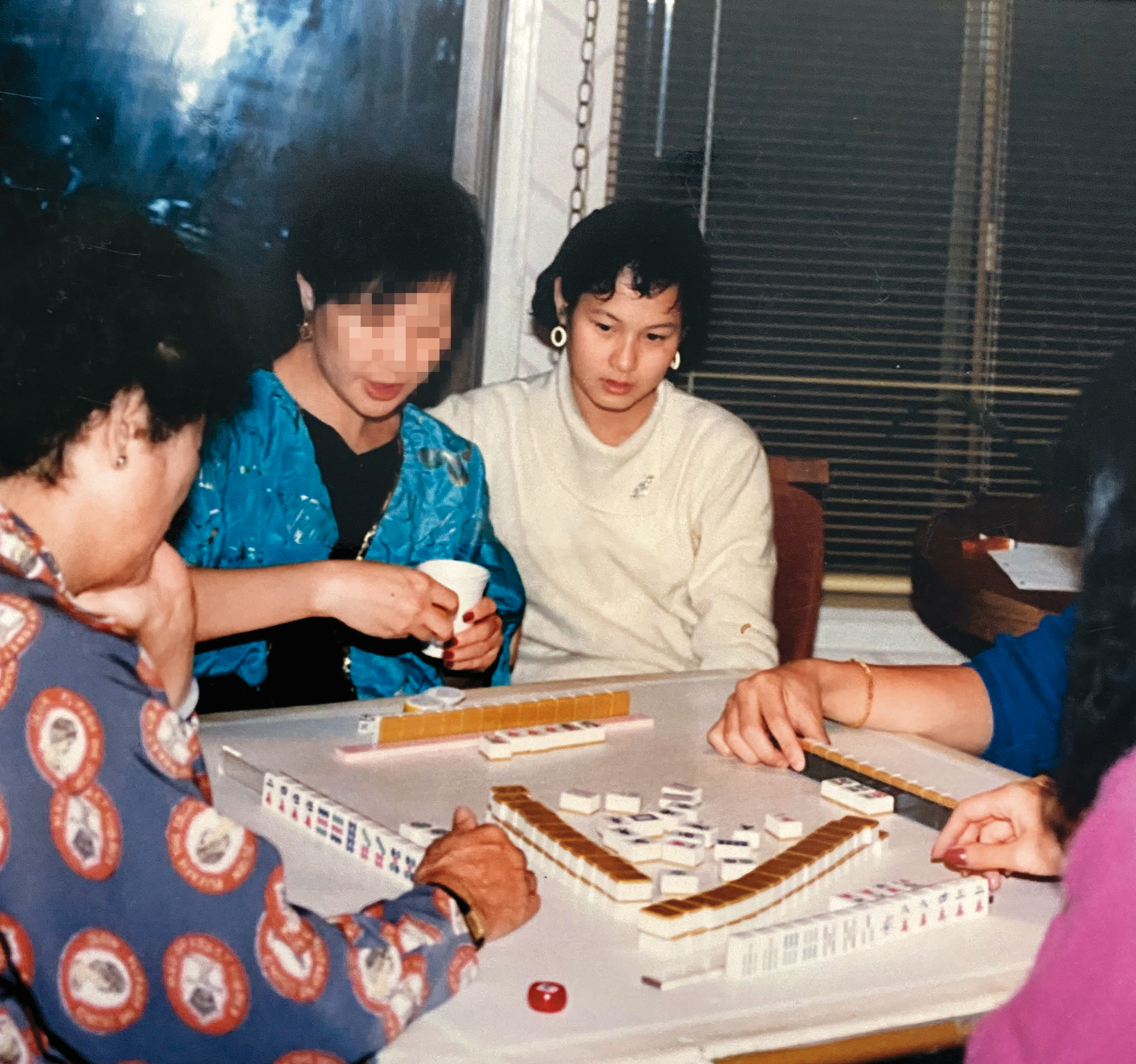 劉若英(右)在美國念書時住在徐姓姑丈家,假日會跟徐家祖母(左)、姑姑(中)打麻將怡情。(讀者提供)