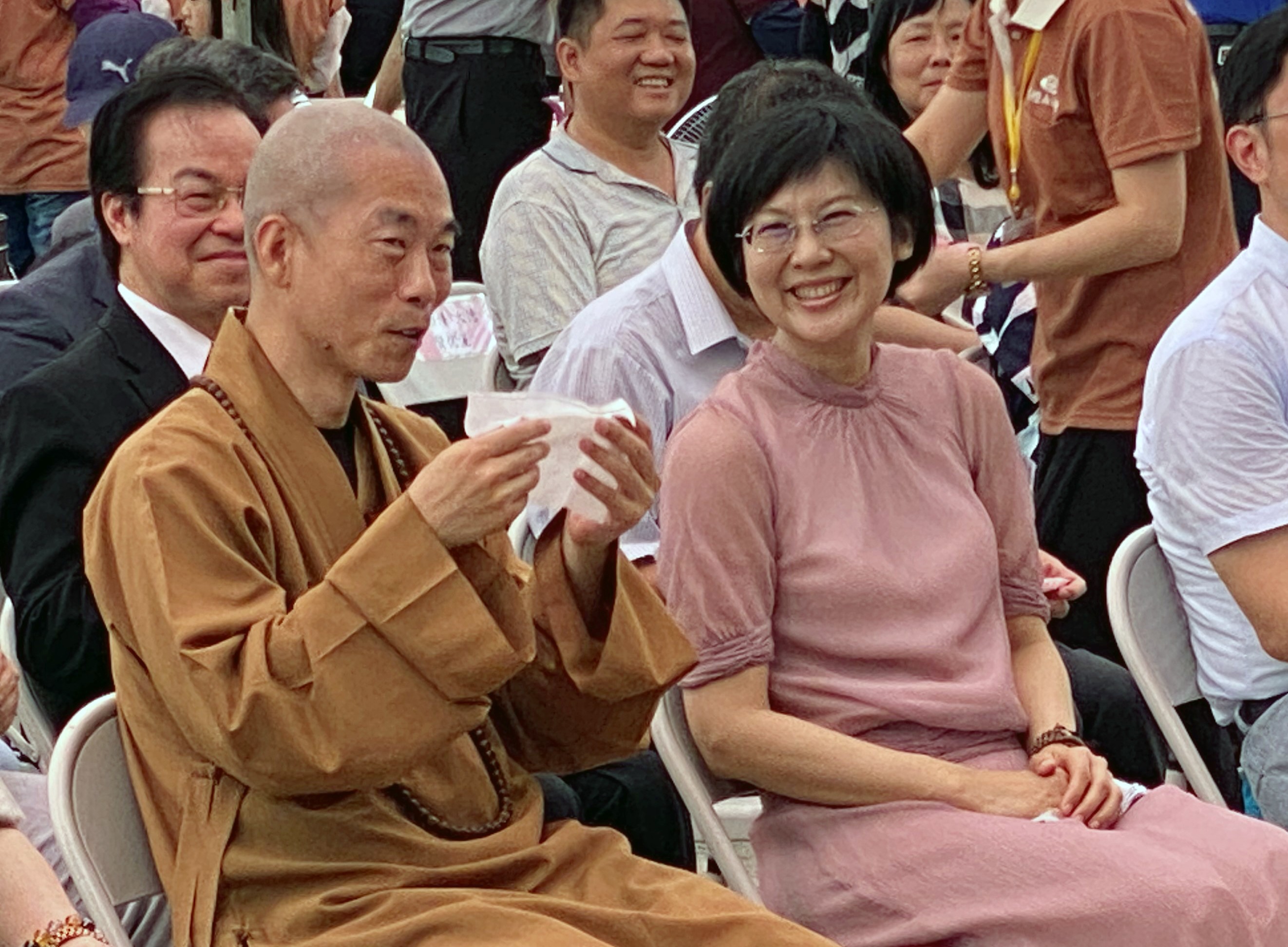 林岱樺和通法寺住持釋煌智關係密切，甚至被爆曖昧對話，2人今年6月因貪污、政治獻金案遭起訴。（本刊資料照）