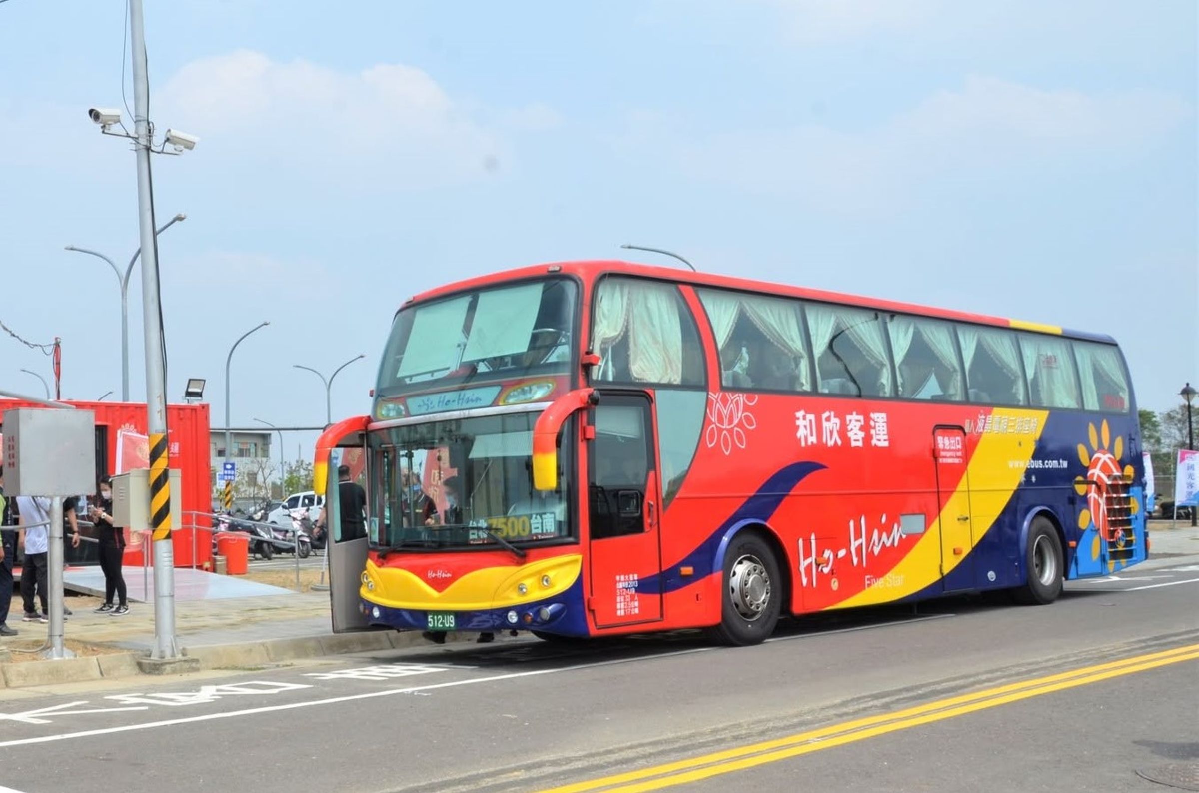 一名旅客分享日前搭乘和欣客運被分配到駕駛旁的座位。(翻攝和欣客運臉書)