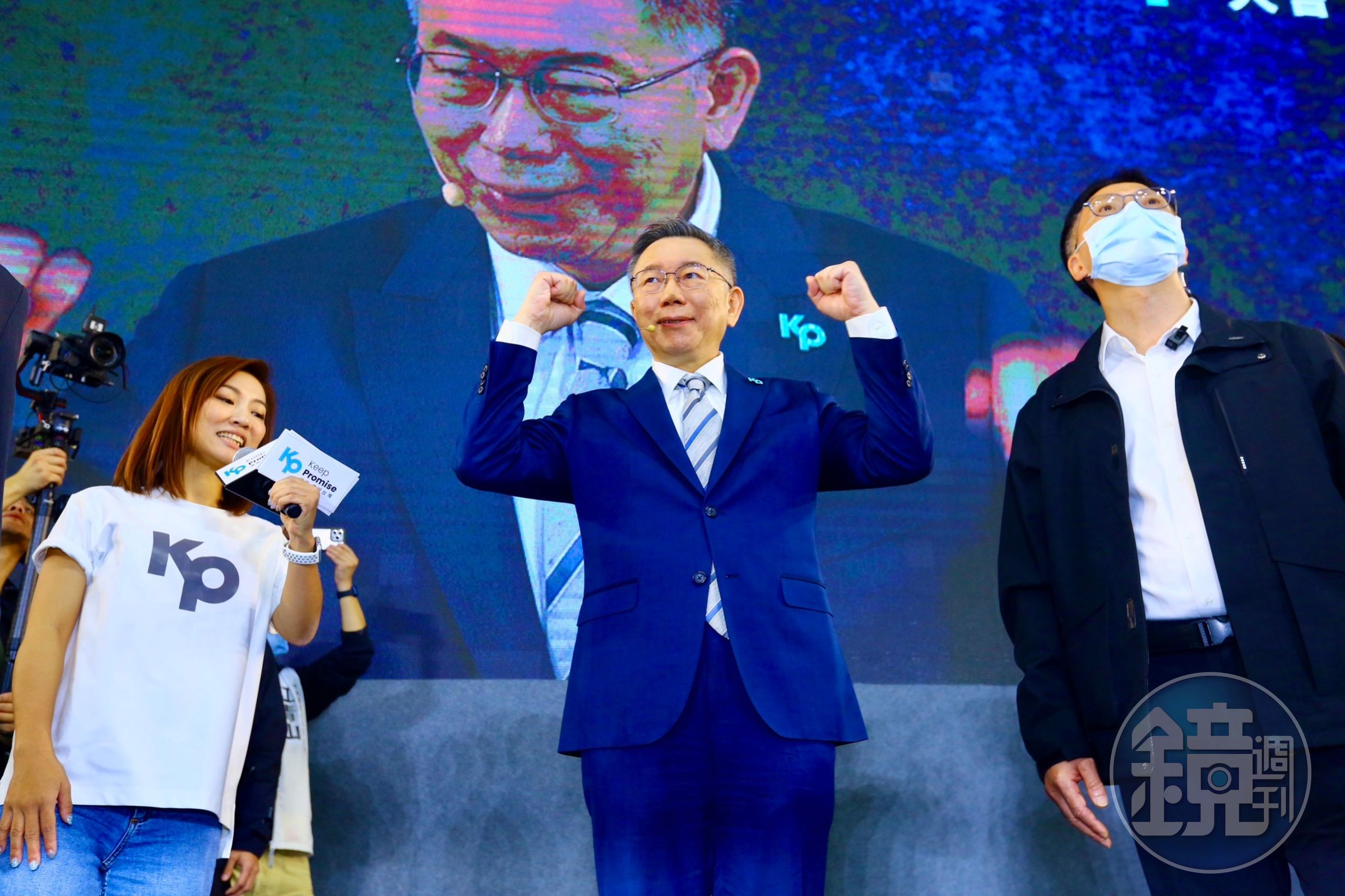 柯文哲在板橋誓師大會上喊話「用民眾黨總統候選人身分拚戰到底」,外界猜測是藍白破局跡象。