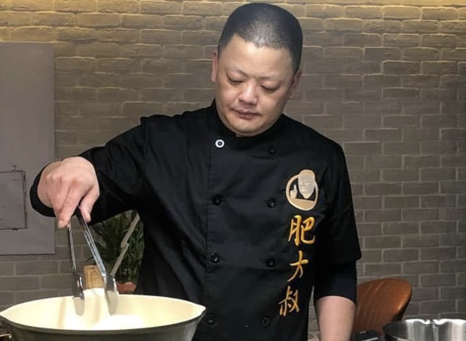 肥大叔暴瘦猝逝!97萬粉專曬庫存情況 釋出重大聲明:所有商品將永久停產