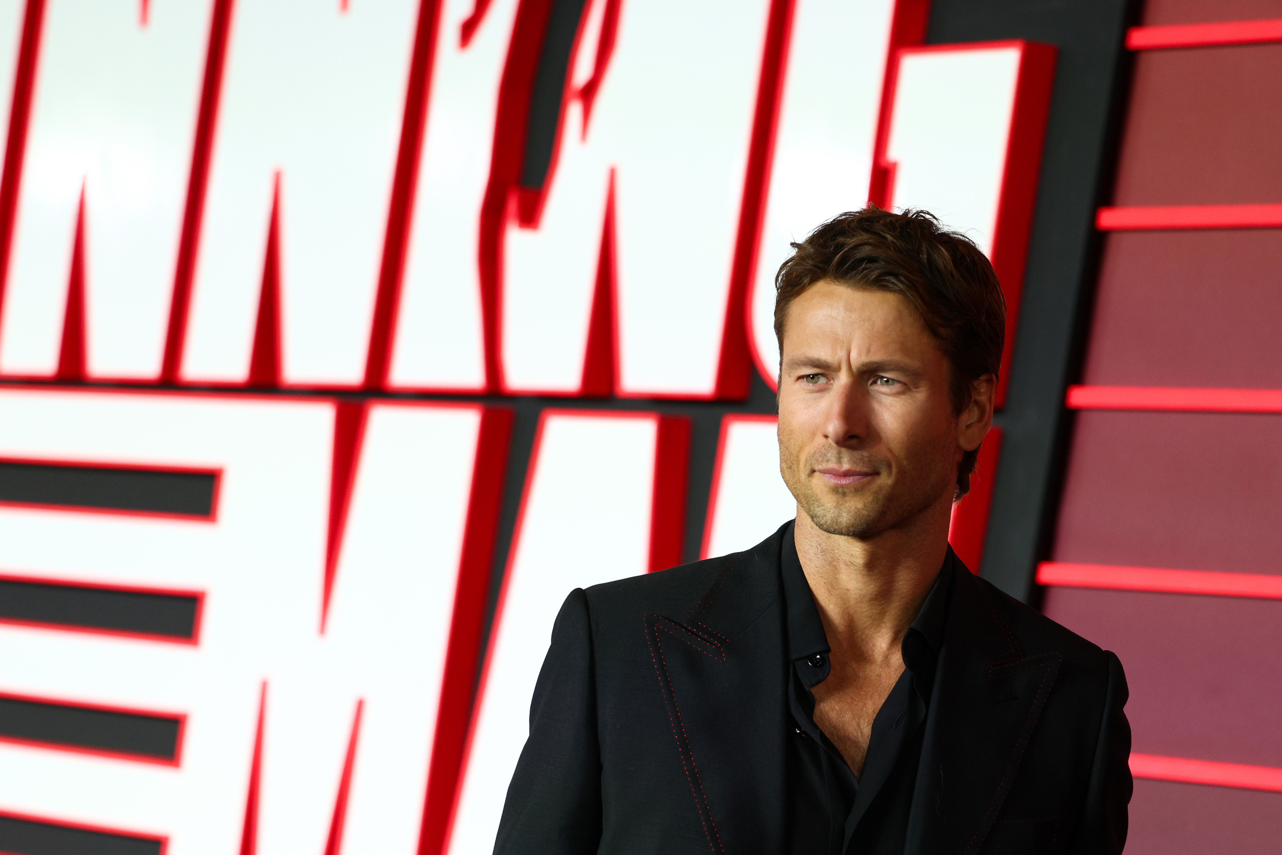  葛倫鮑威爾在《逃亡遊戲》挑戰動作片，從頭到尾打好打滿。（UIP提供）