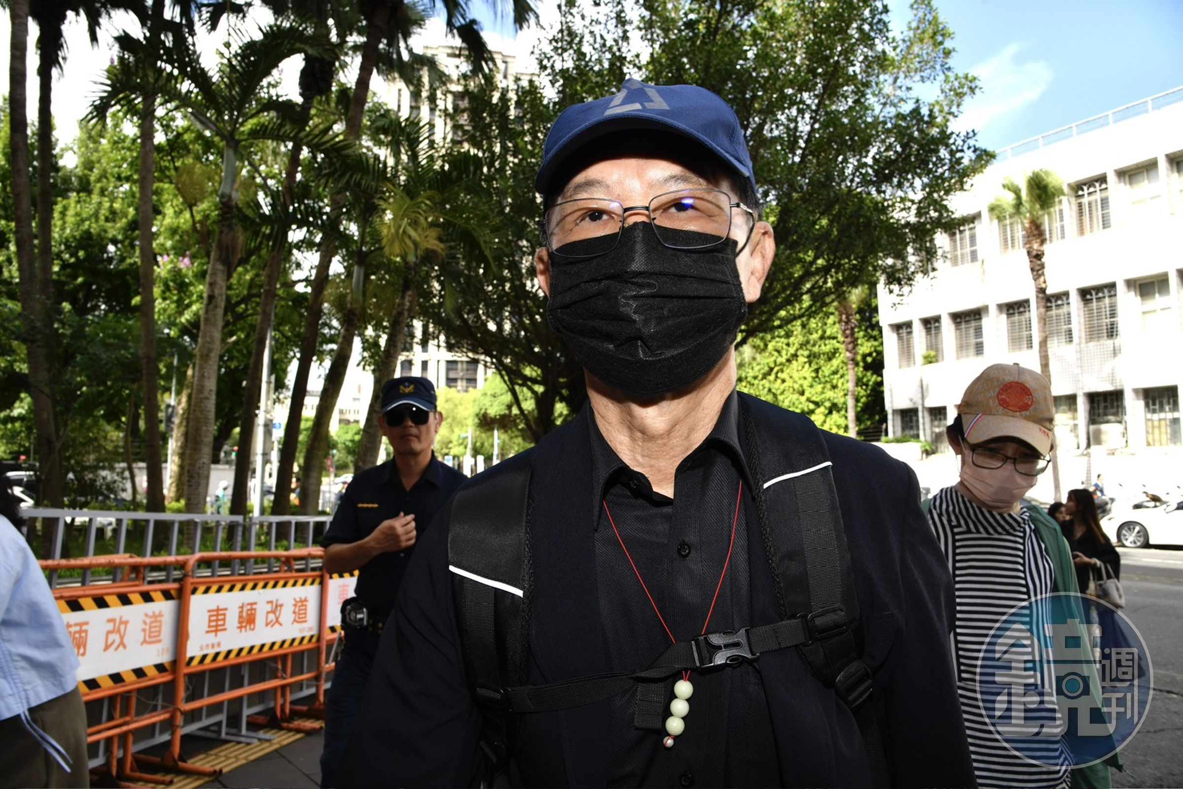 彭振聲今再度出庭,不過剛開庭他說道,「我主持4次都委會,卻家破人亡」,接著就淚崩哭不停。