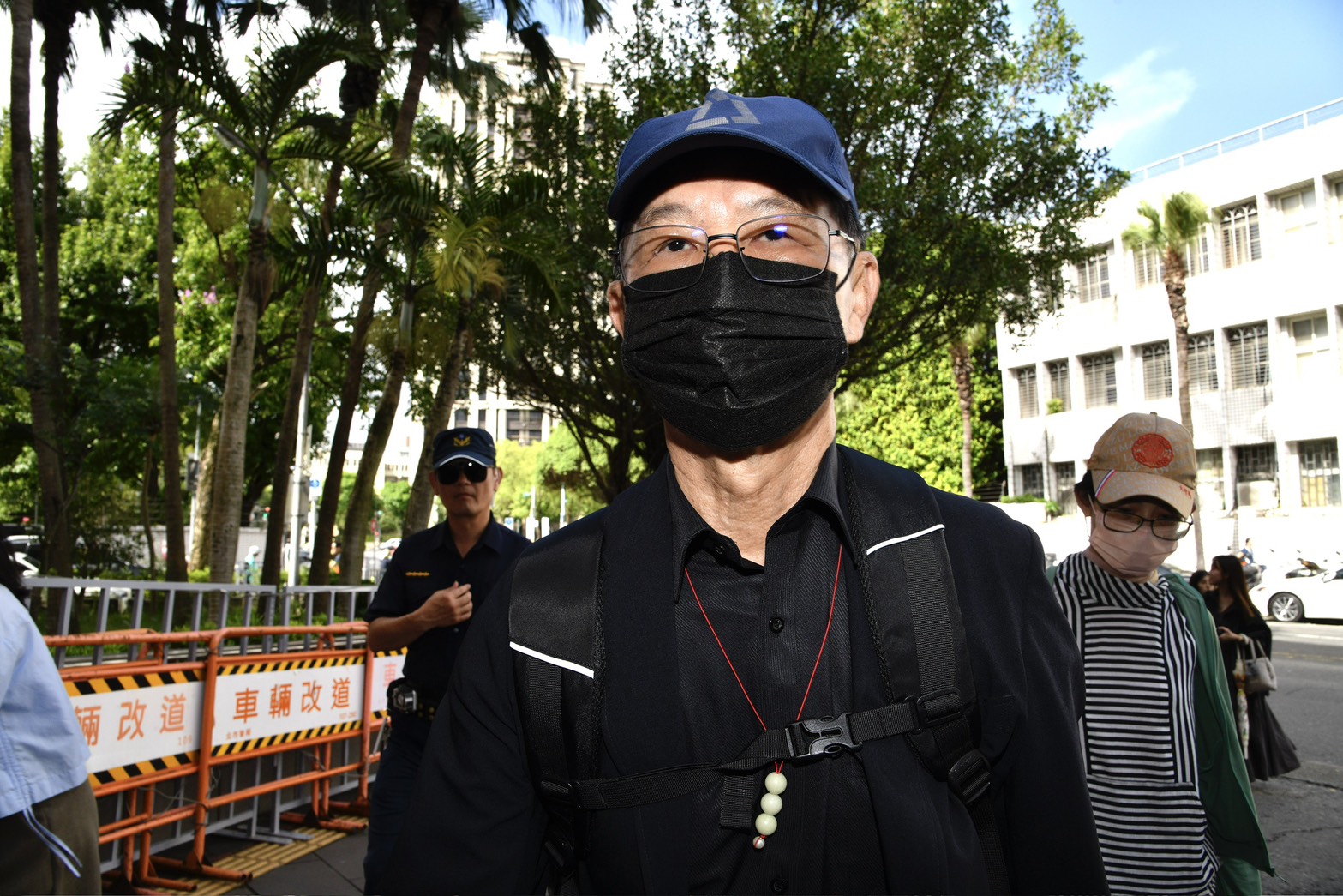 彭振聲今再度出庭，不過剛開庭他說道，「我主持4次都委會，卻家破人亡」，接著就淚崩哭不停。