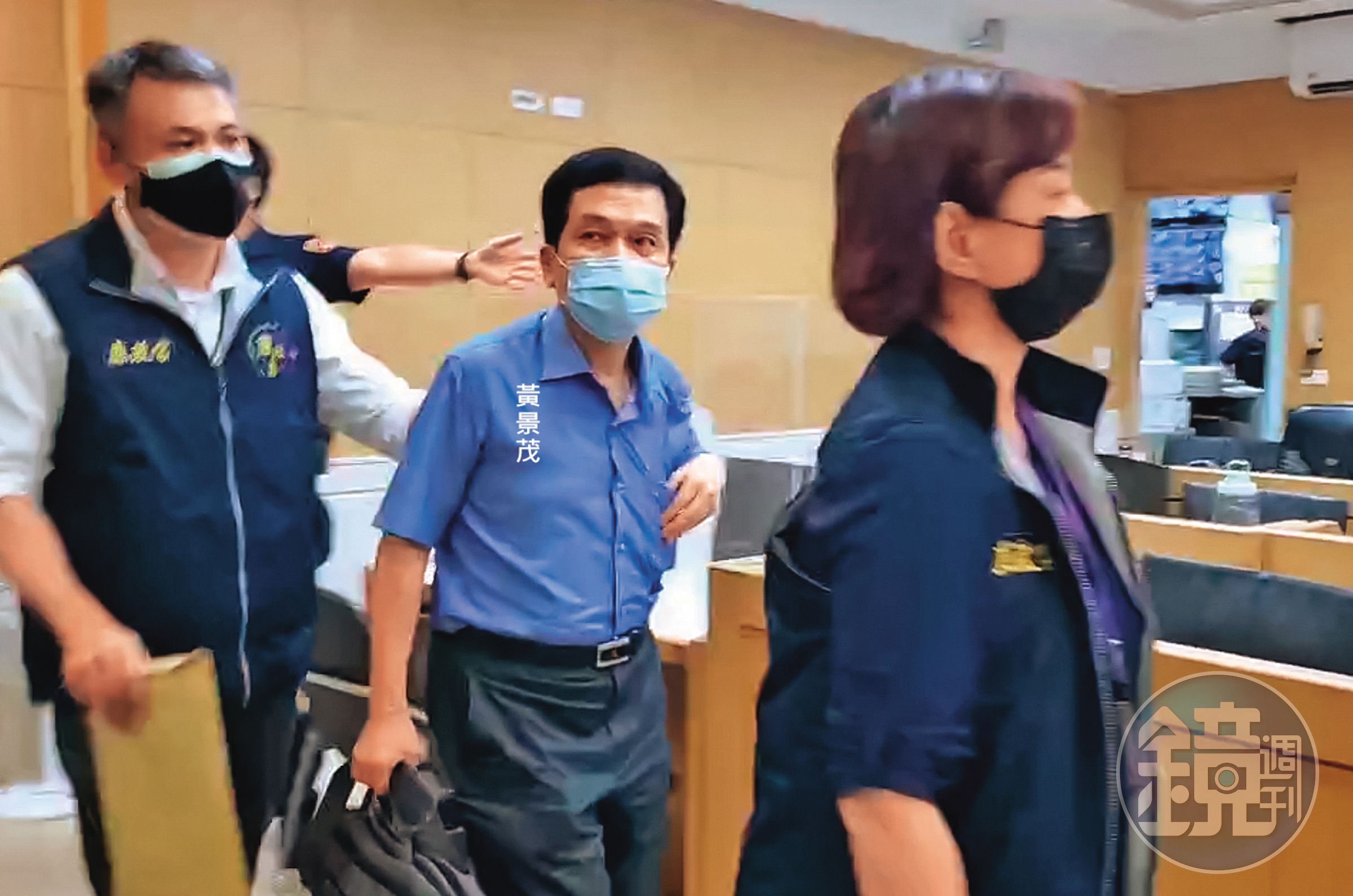 前北市府都發局長黃景茂涉圖利京華城案,訊後遭檢方以500萬元交保。