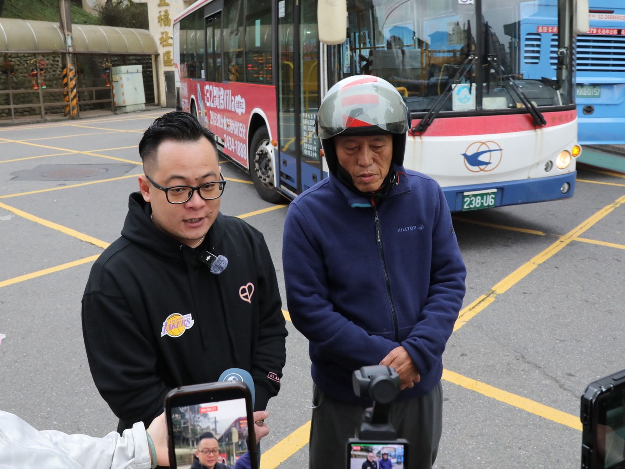 基隆市長候選人童子瑋於受訪時表示,未來若當選市長會優先將編列的經費用於汰換老舊公車及補貼司機薪水,改善市民日常生活的基礎。