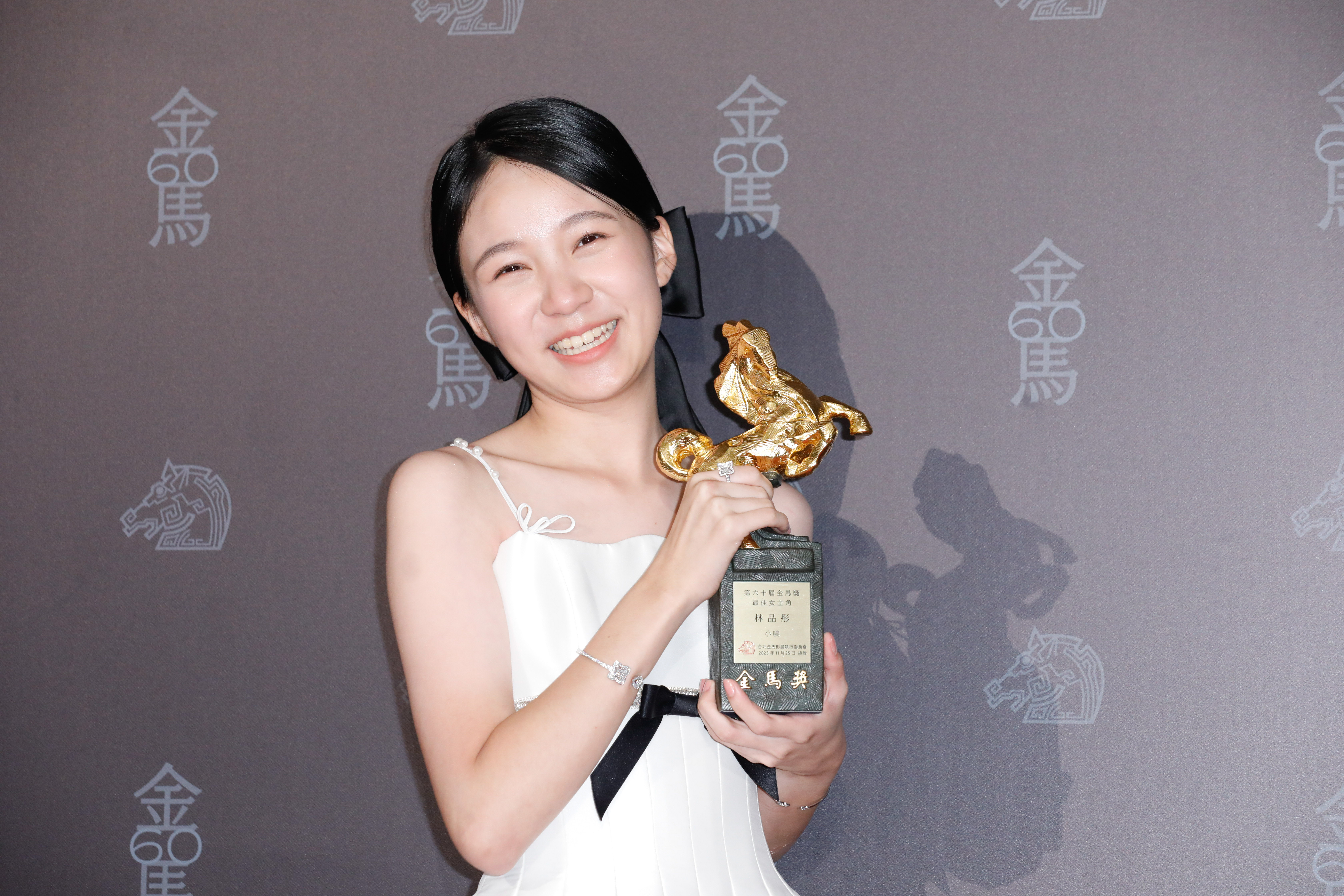 12歲的林品彤創下金馬史上最年輕影后紀錄，她得獎後一臉不敢置信。
