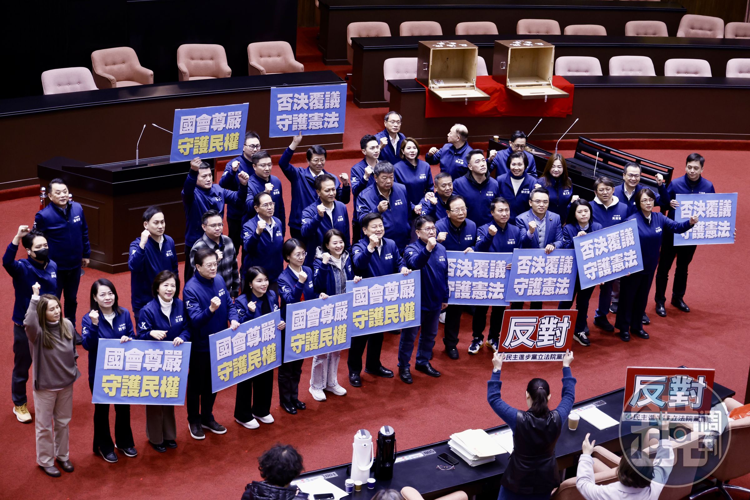政院提出的《憲訴法》覆議案今天在立院遭在野以多數否決。