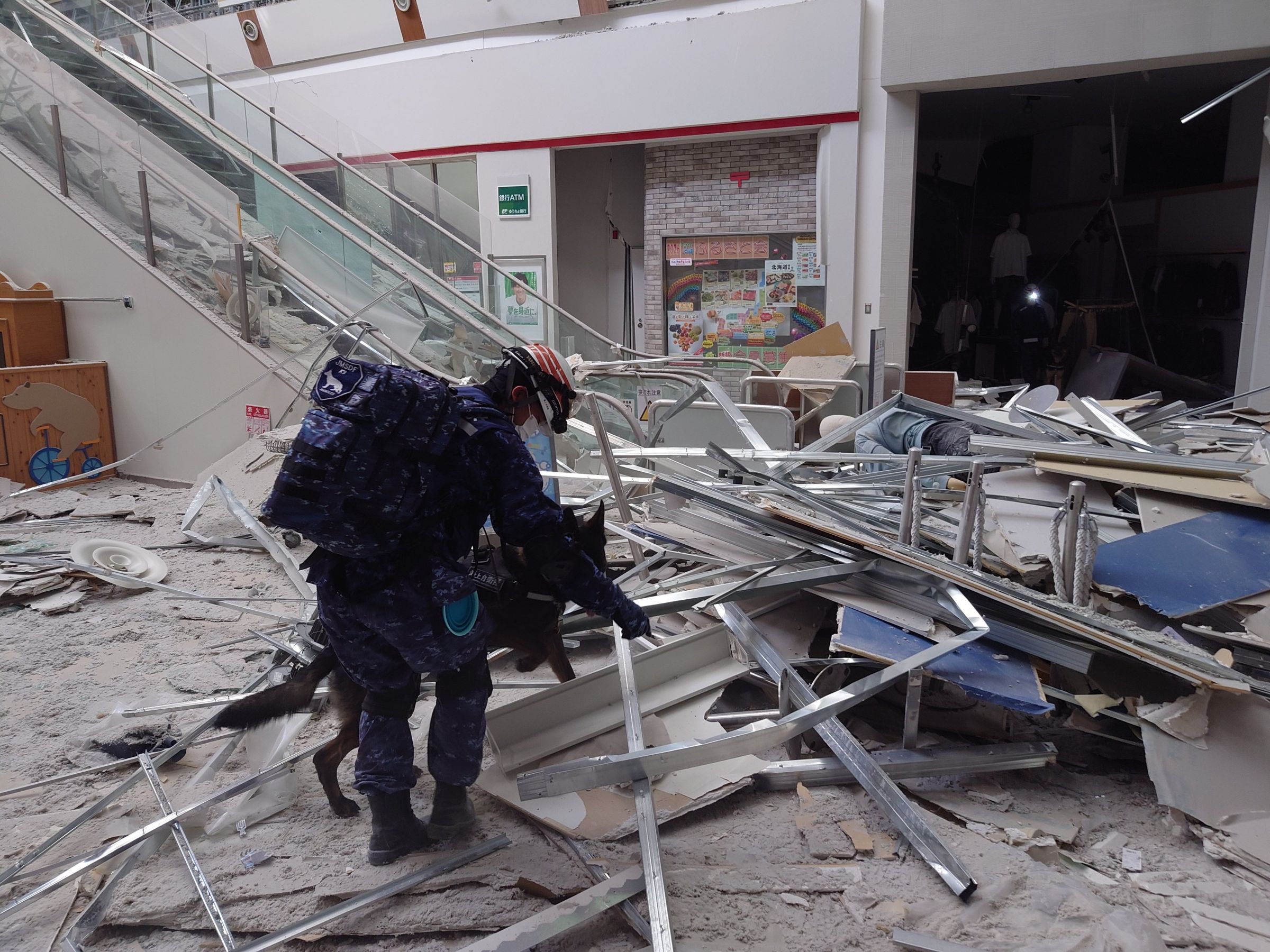 熊本AEON MALL地震後氣爆,7名員工不幸喪生。(翻攝自X海上自衛隊 呉地方総監部)