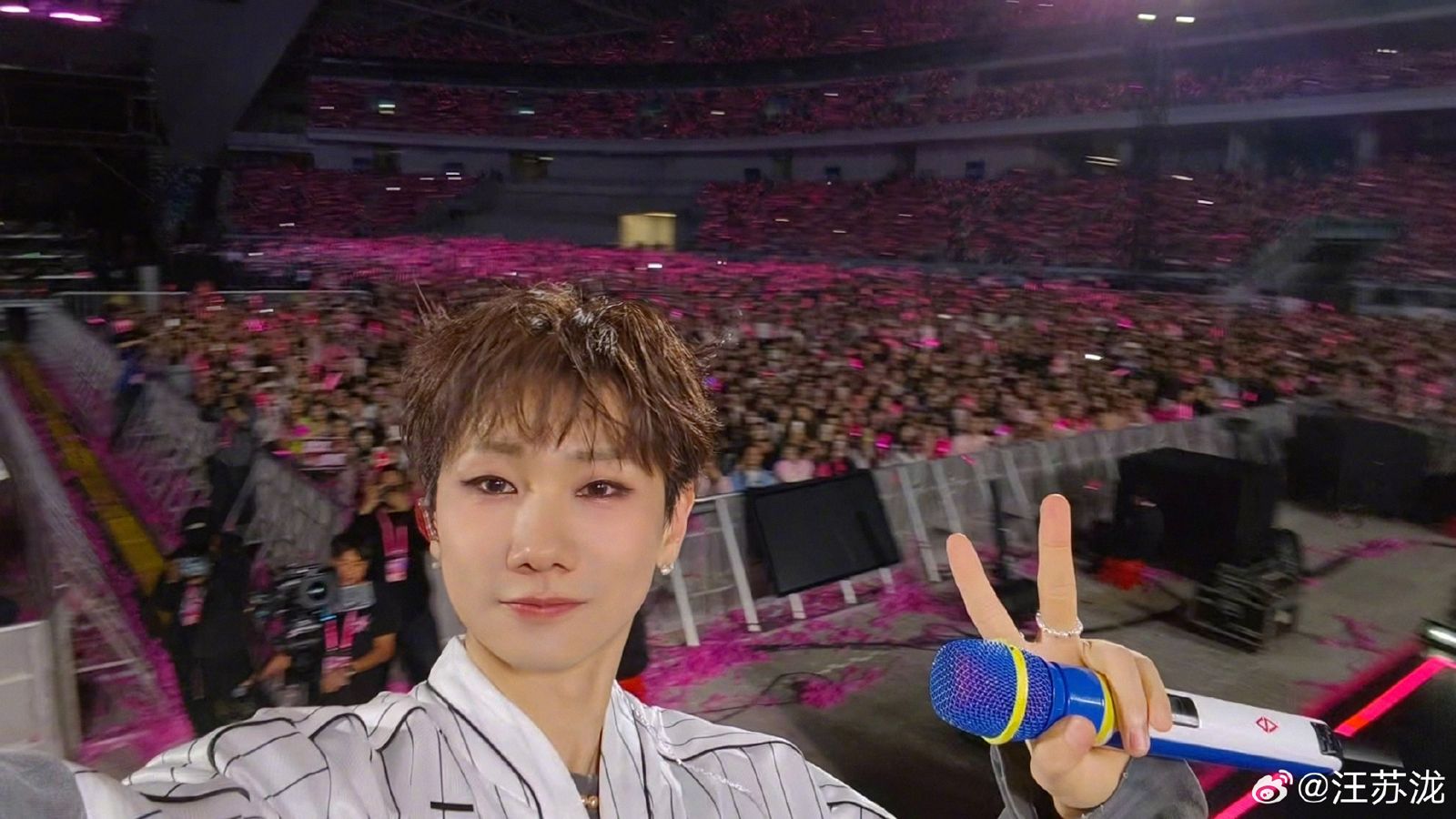 汪蘇瀧爆與俊辰交往，男方36歲生日北京約會還帶助理同行掩護。（翻攝自汪蘇瀧微博）