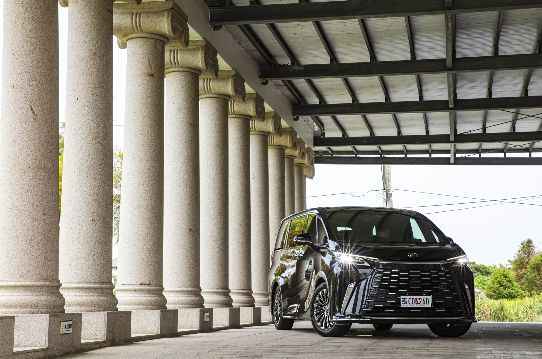 【鏡試駕】大名茶室！LEXUS LM 350h四人座