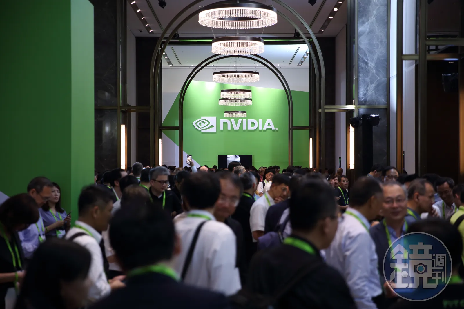 輝達和超微大撒錢，AI基礎建設繼續瘋狂加碼，台灣供應鏈不再是一個人的武林。
