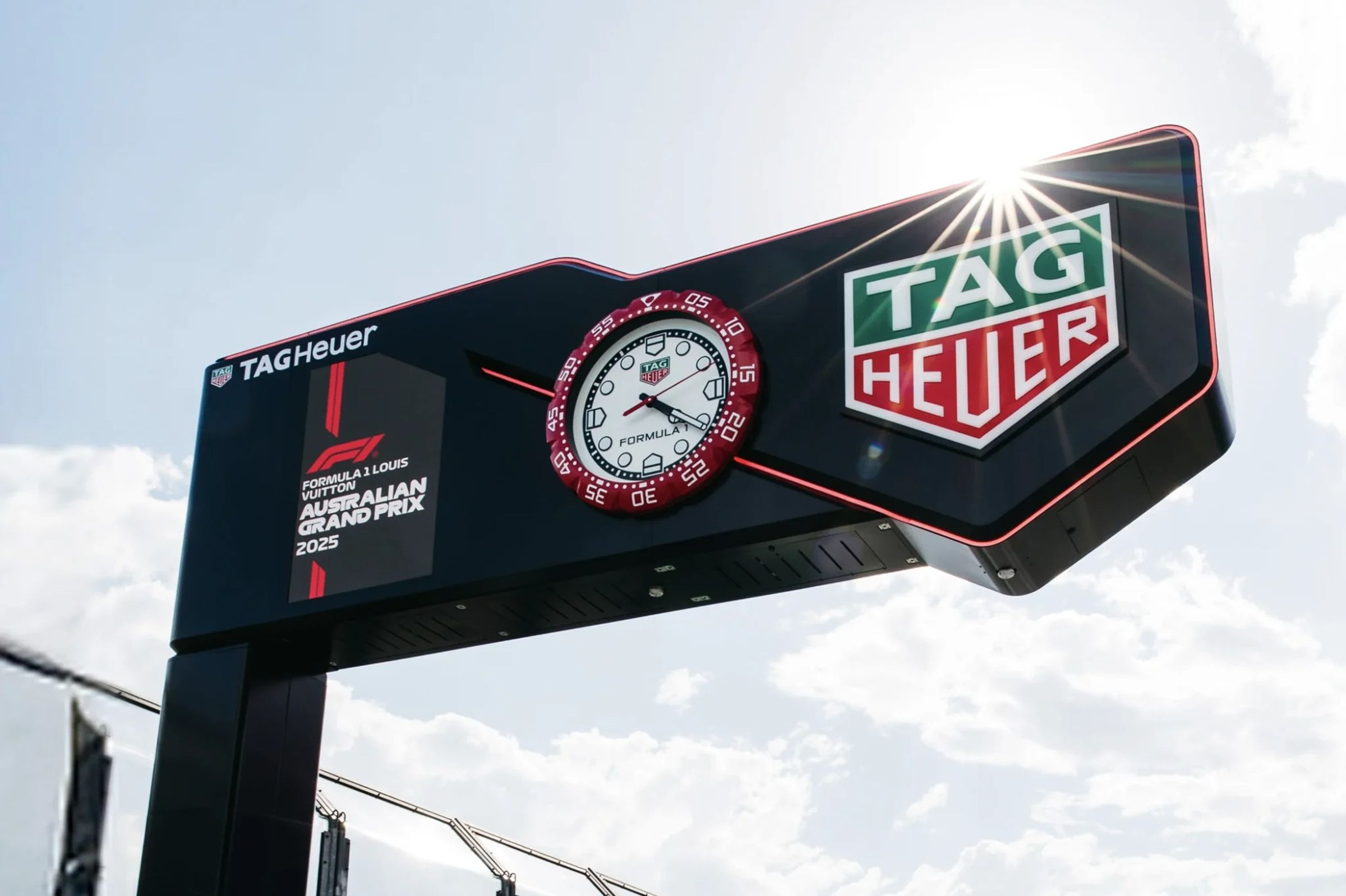 TAG Heuer 於今年重回「官方計時」的角色，讓 F1 的視覺語言也出現明顯變化。