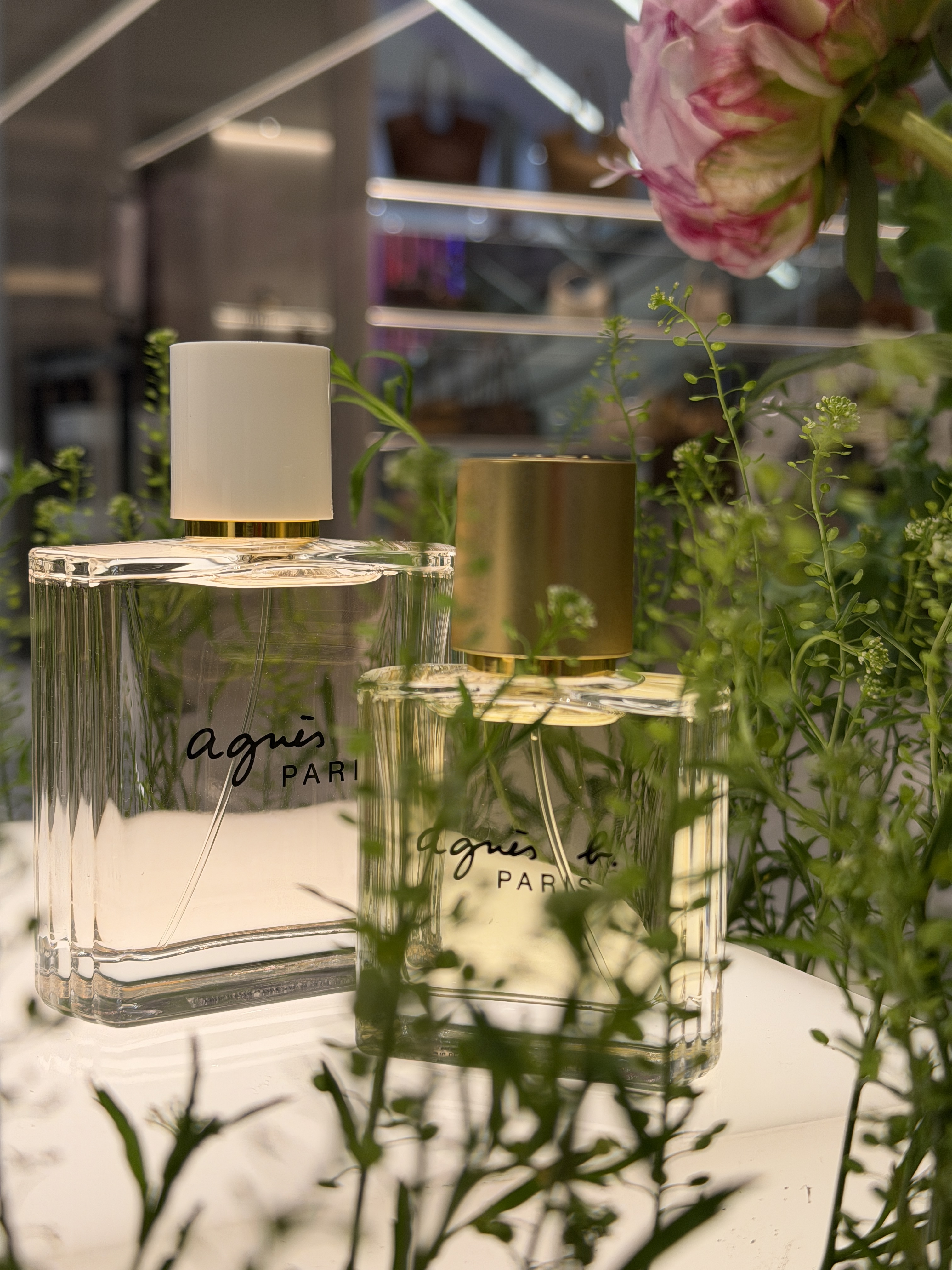 (左)L’Eau香水100ml/NT$3,390、Le Parfum香精40ml/NT$1,790。(陳慧明攝)