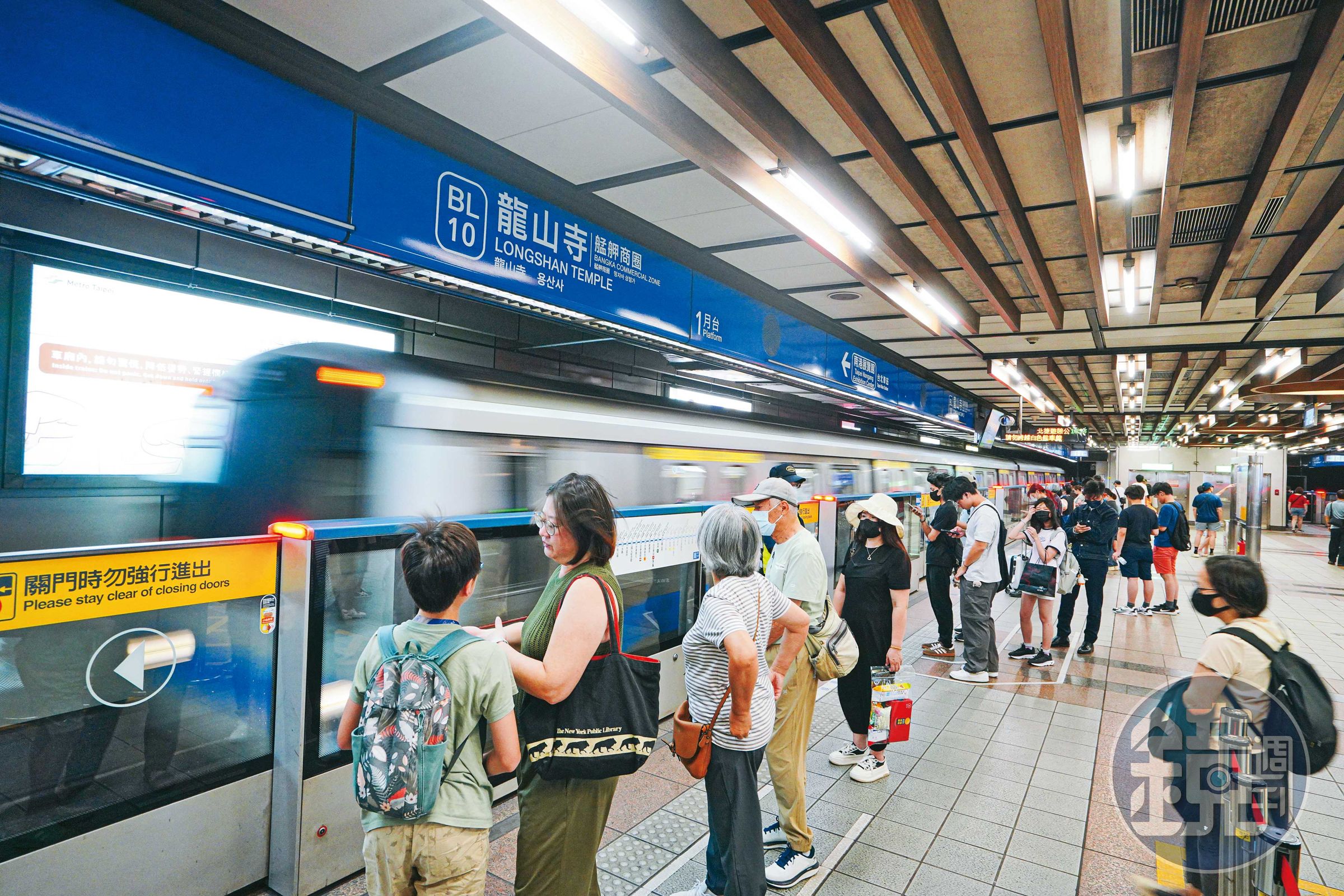 捷運龍山寺站挾捷運、台鐵雙軌優勢，是大台北通勤民眾購屋優選。