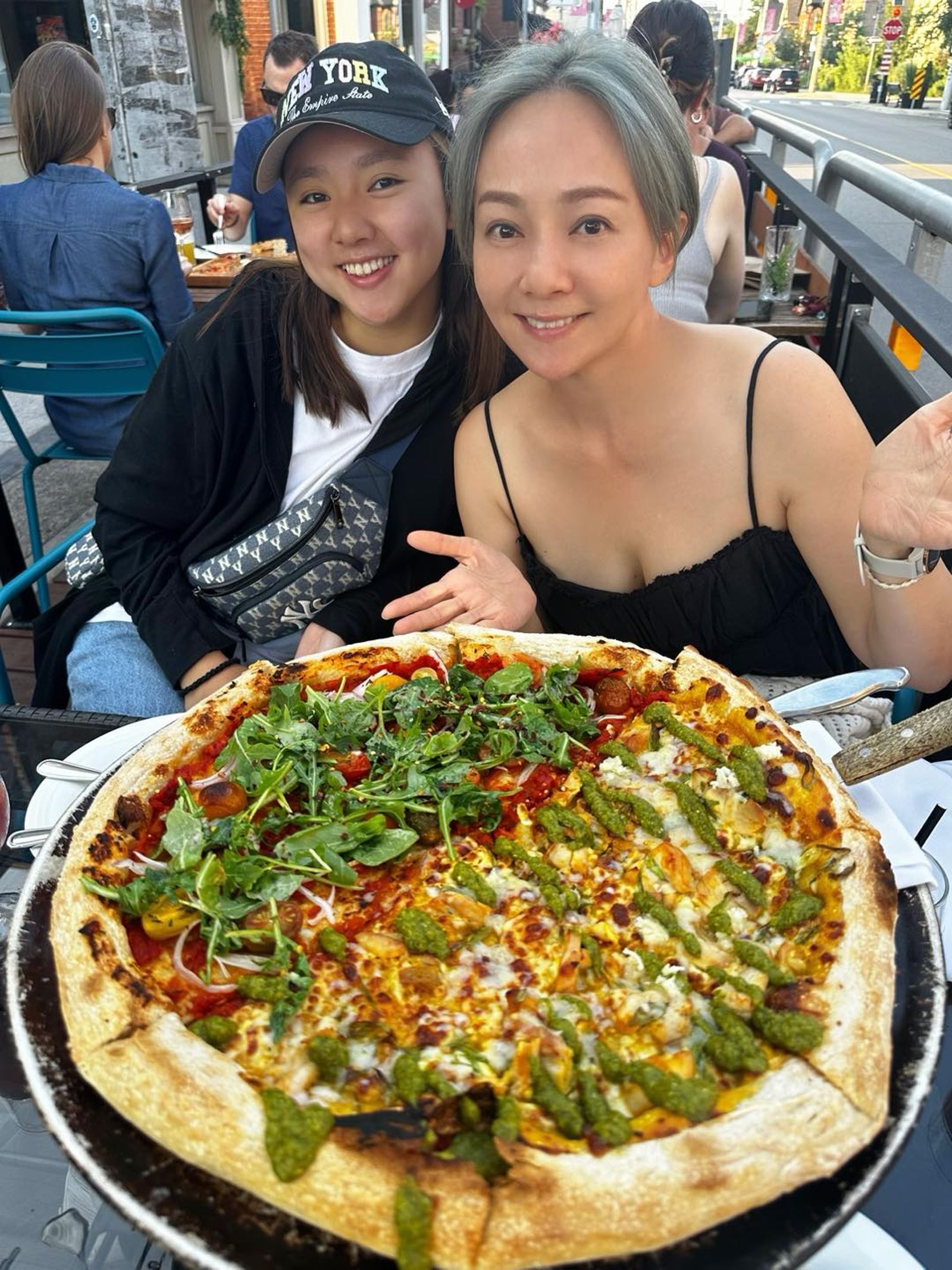 女兒樂樂去年出國念書,季芹很放心女兒隻身在國外,反而是女兒放心不下很ㄎㄧㄤ的媽媽。(翻攝自季芹和王仁甫之永遠的芹仁臉書)