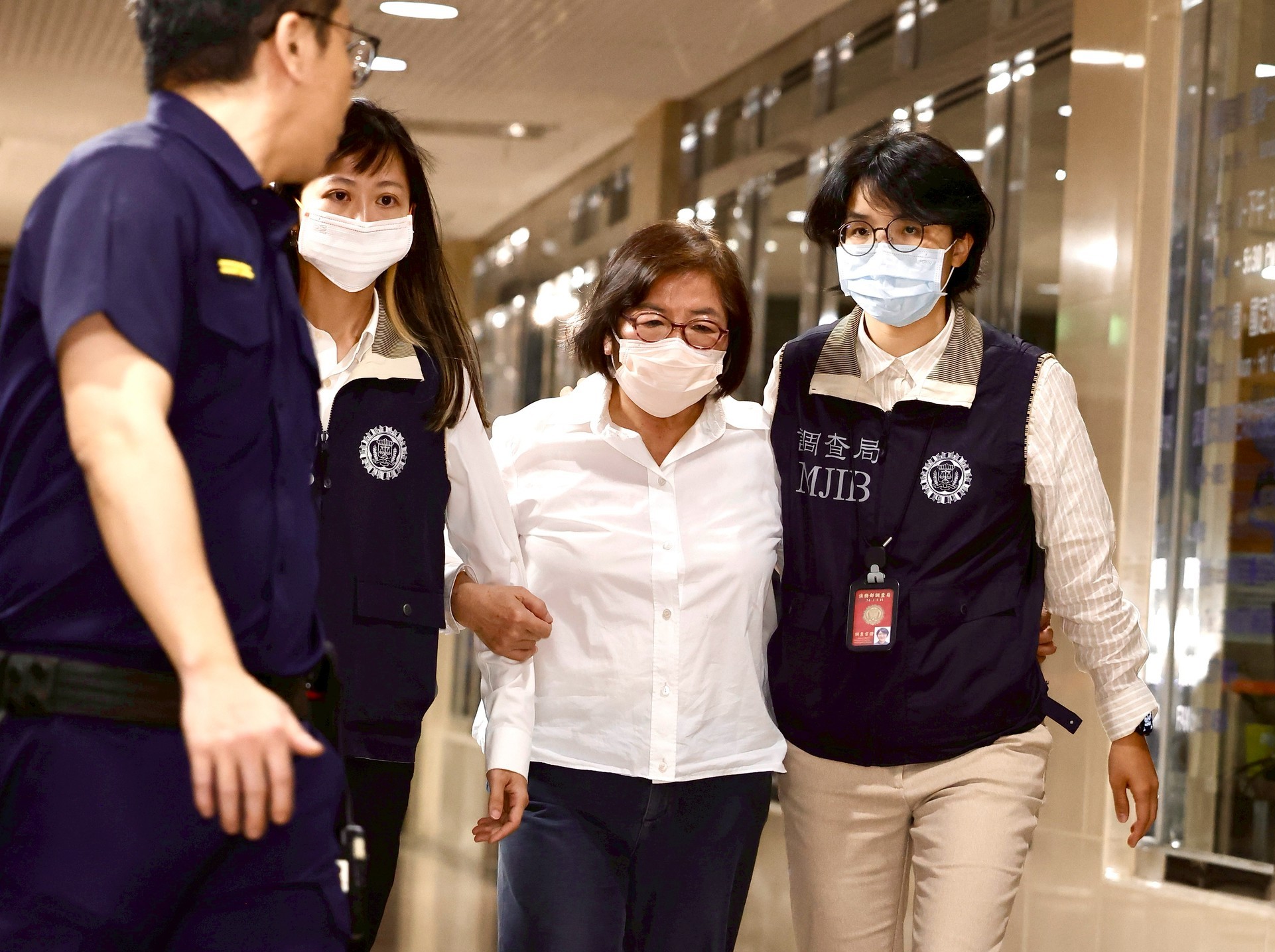 黃呂錦茹深夜移送北檢複訊。