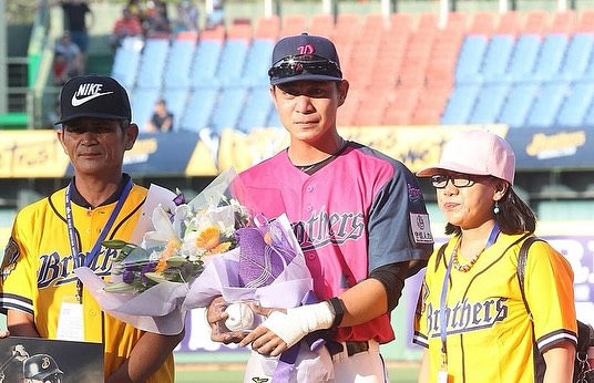 前中信兄弟、味全龍好手曾陶鎔今日突然發文宣布退役。（翻攝自陶鎔宣IG）