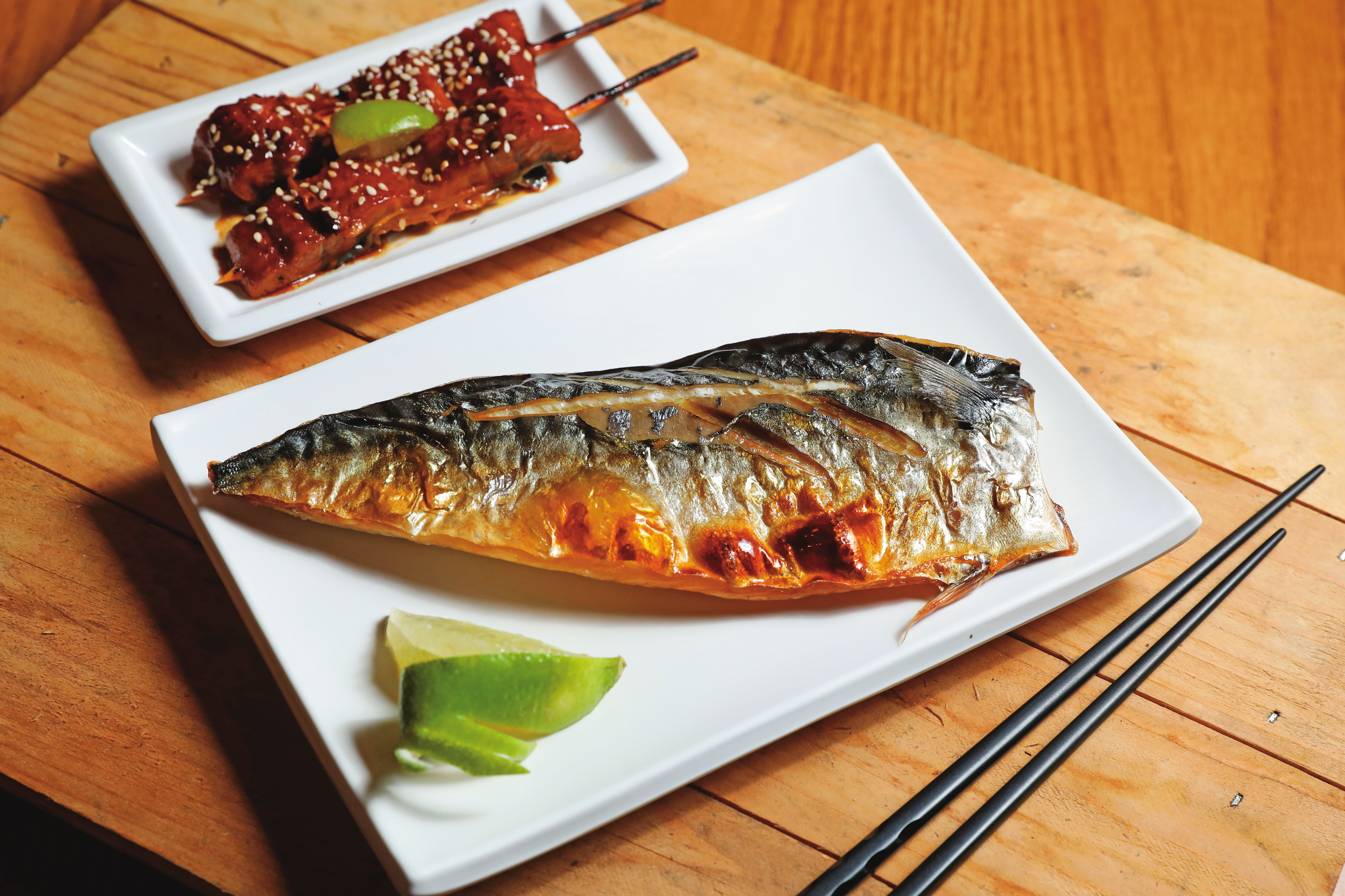 除了關東煮，小巷亭也提供多樣的烤魚選擇。（烤鰻魚150元／份；烤鯖魚180元／份）