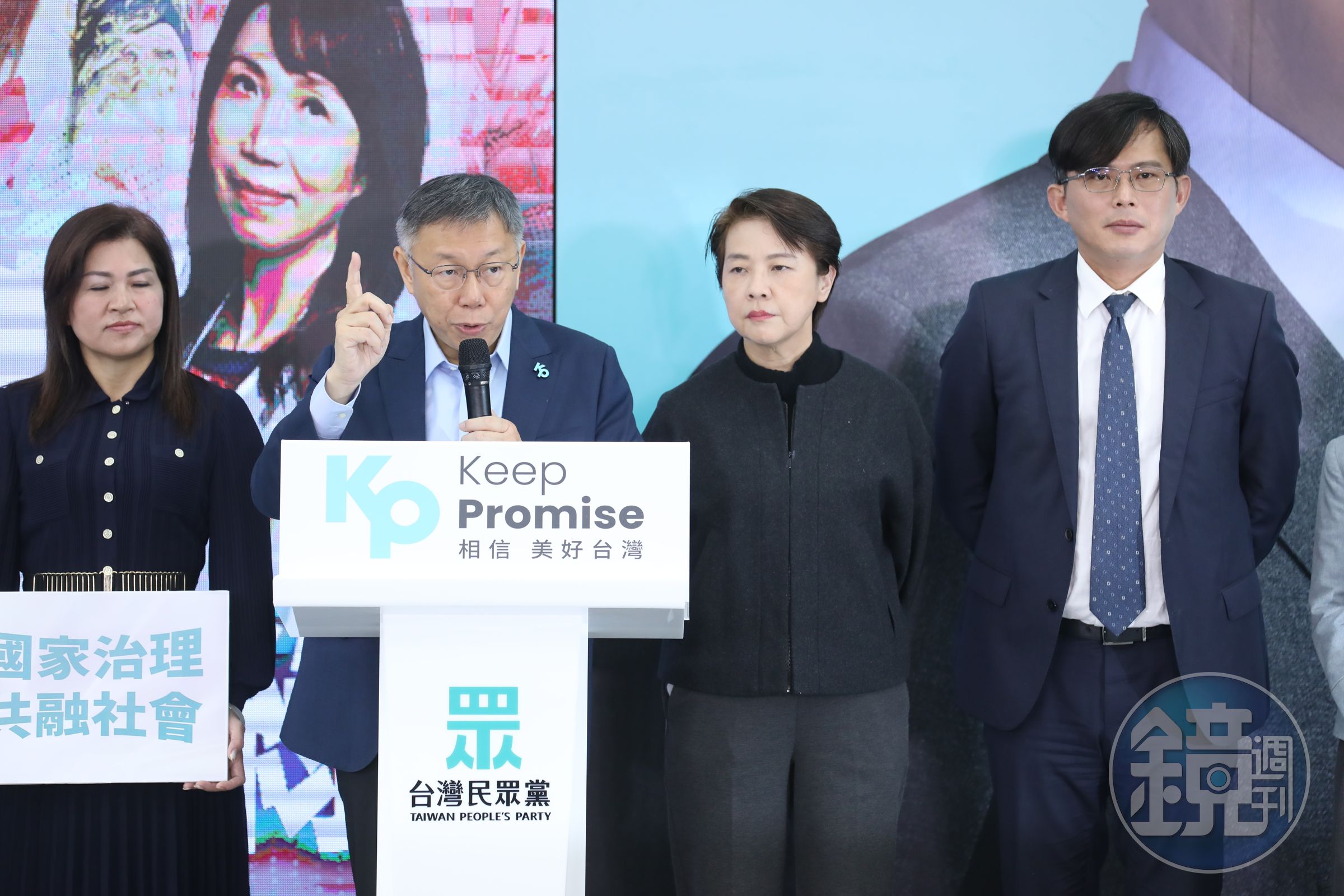 黃國昌(右1)被列在民眾黨不分區立委第二名,若沒有其他意外,他將在明年重返立法院。