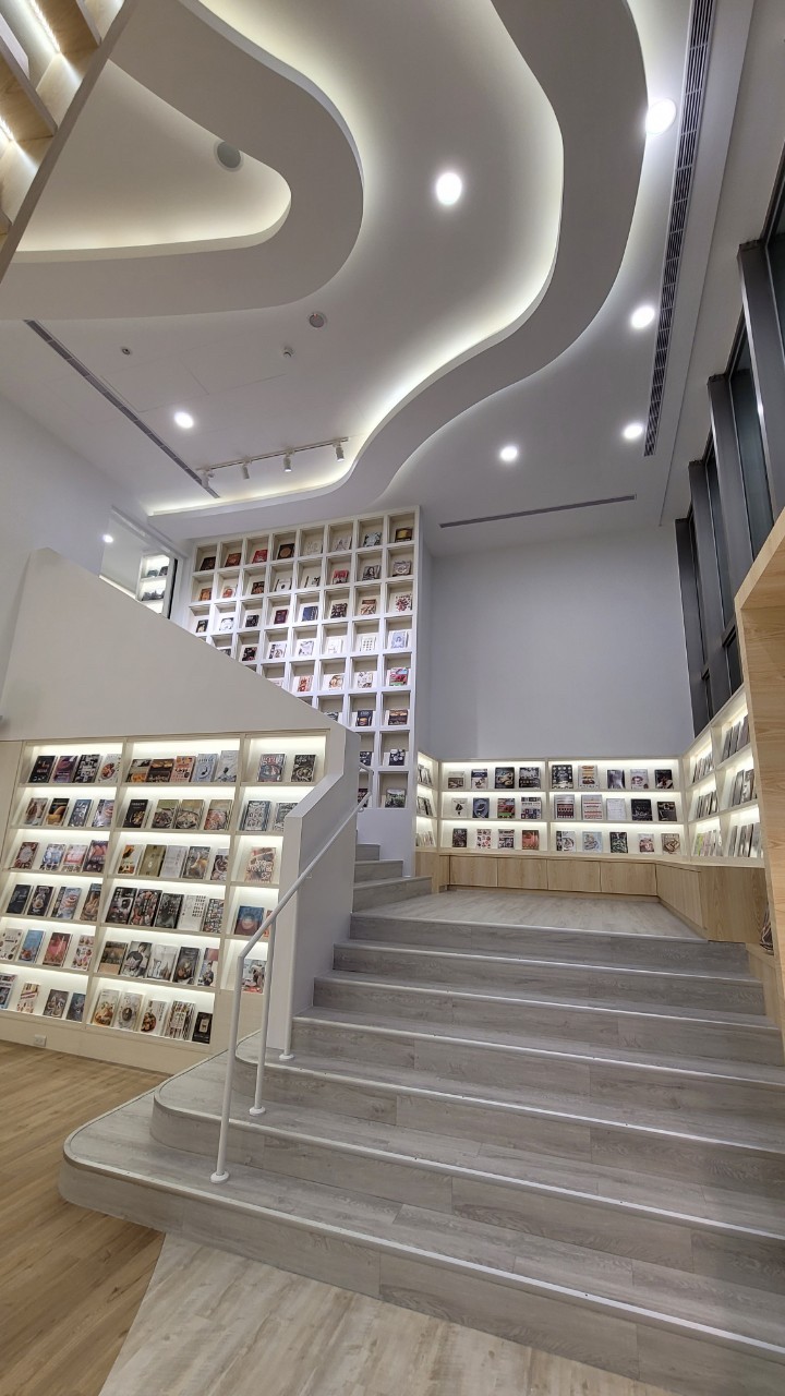 書屋舒適閱讀空間，充滿設計感，是許多攝影師與網紅打卡的最愛。（益品書屋提供）