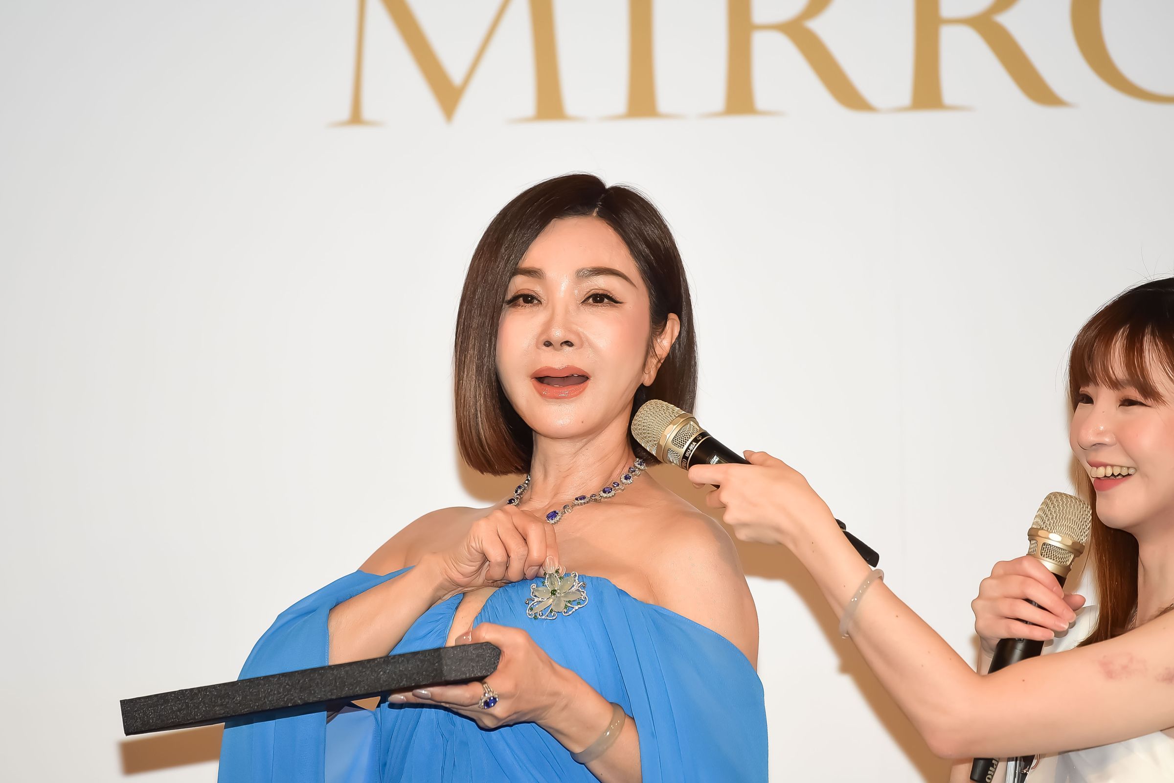 陳美鳳為代言品牌不畏風雨南下出席公益競標。（皇宣緣提供）